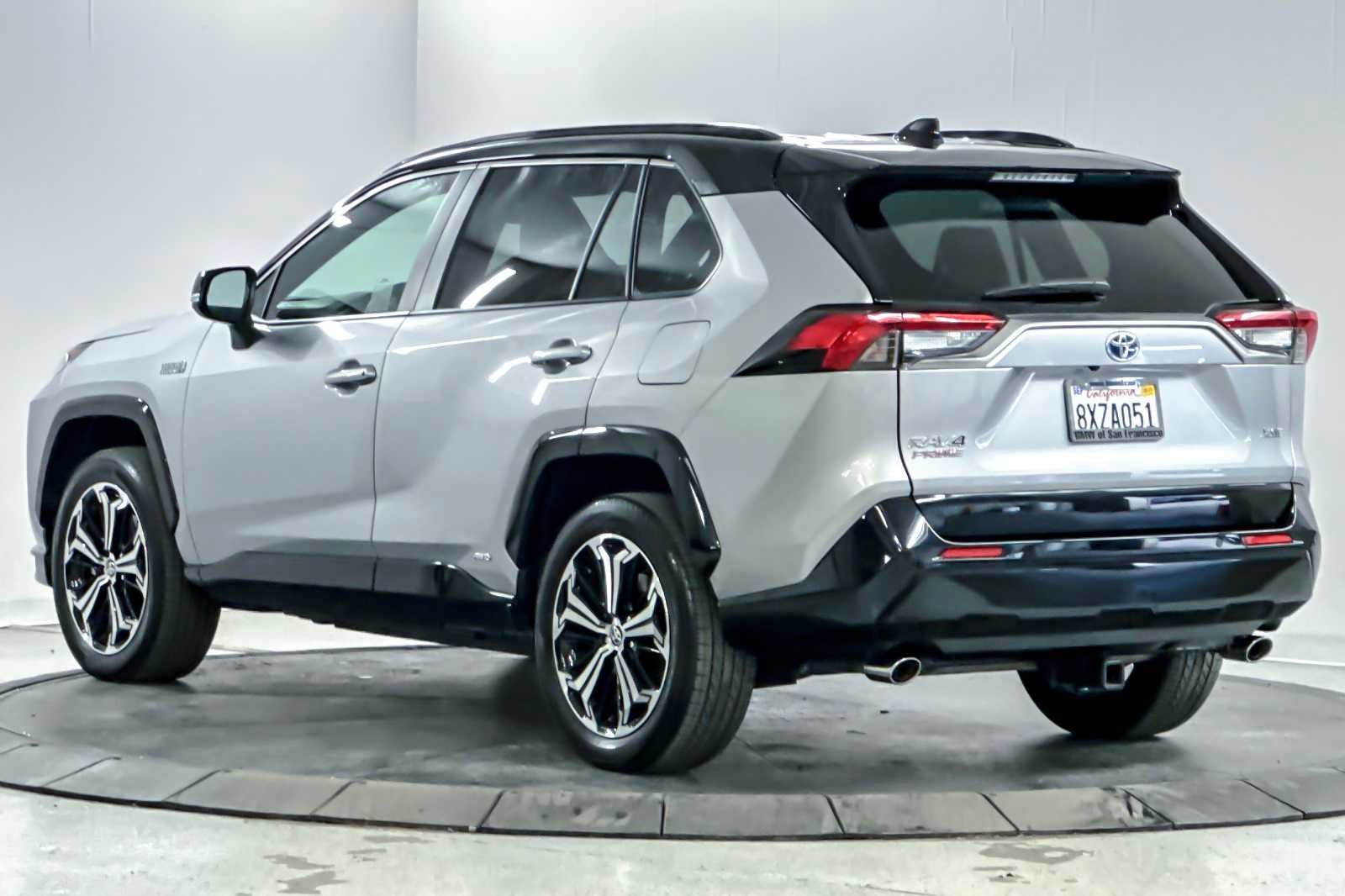 Thumbnail: 2021 Toyota RAV4 - 6