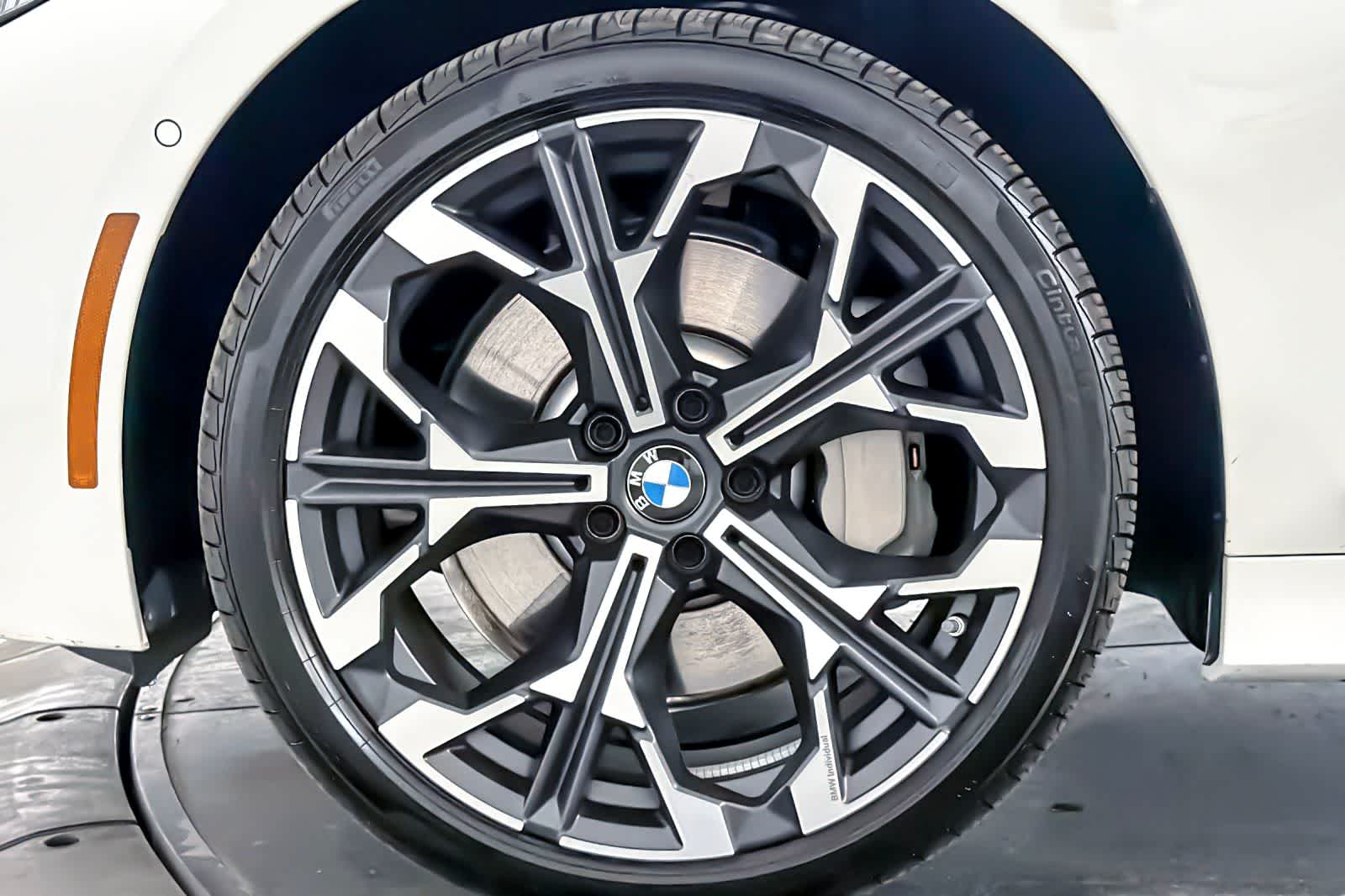 Thumbnail: 2025 BMW 3 Series - 26