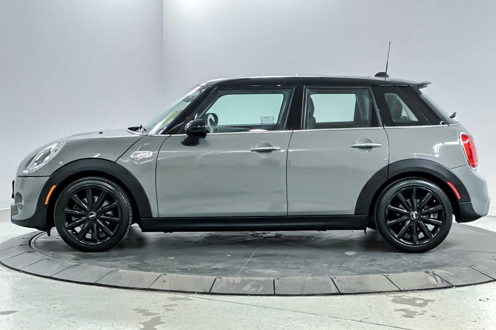 Thumbnail: 2017 MINI Cooper Hardtop - 5