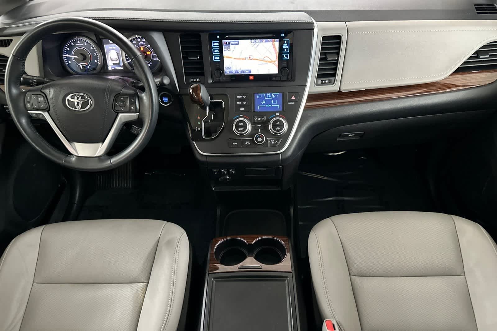 Thumbnail: 2017 Toyota Sienna - 3