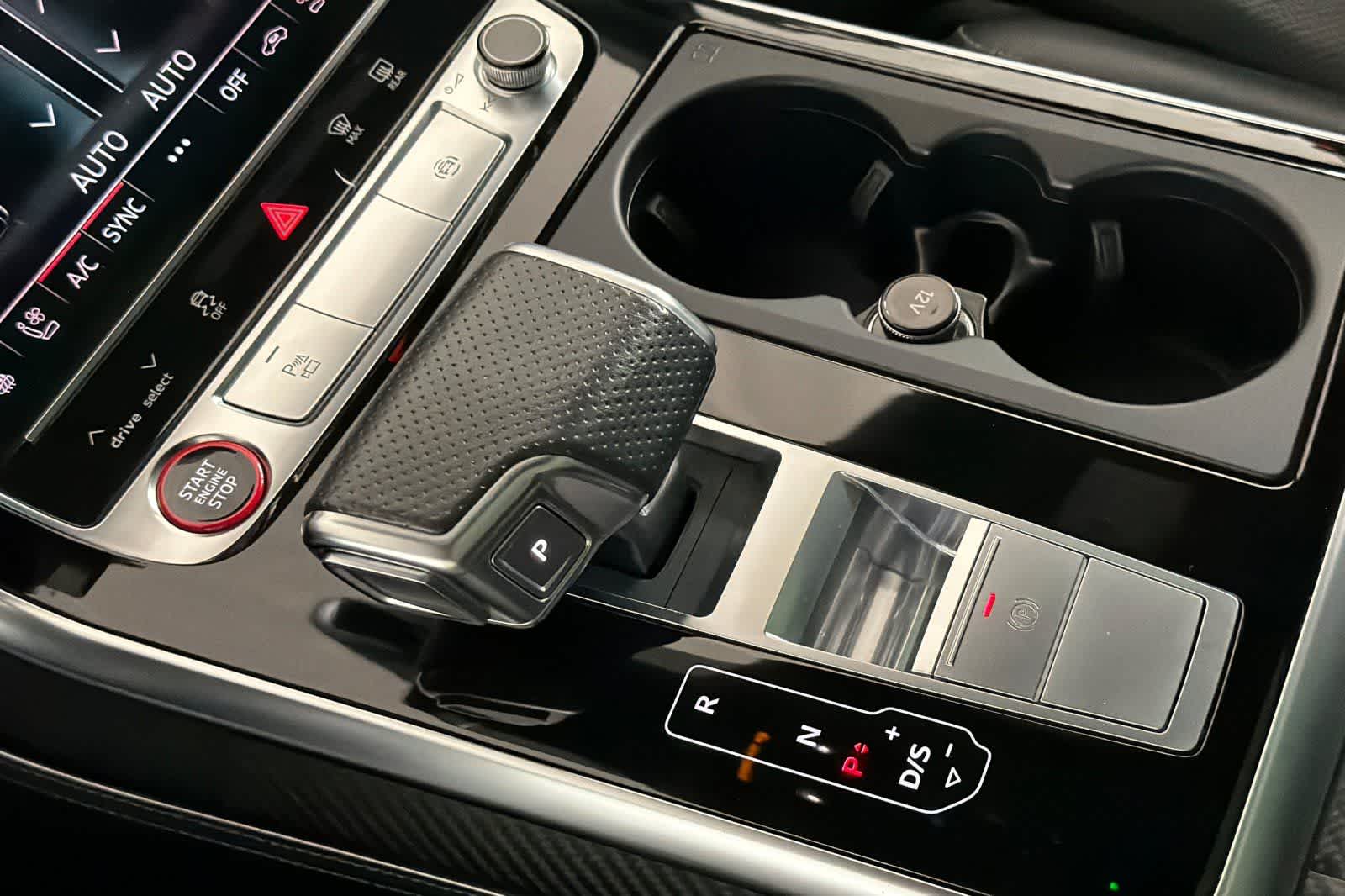 Thumbnail: 2022 Audi RS Q8 - 22