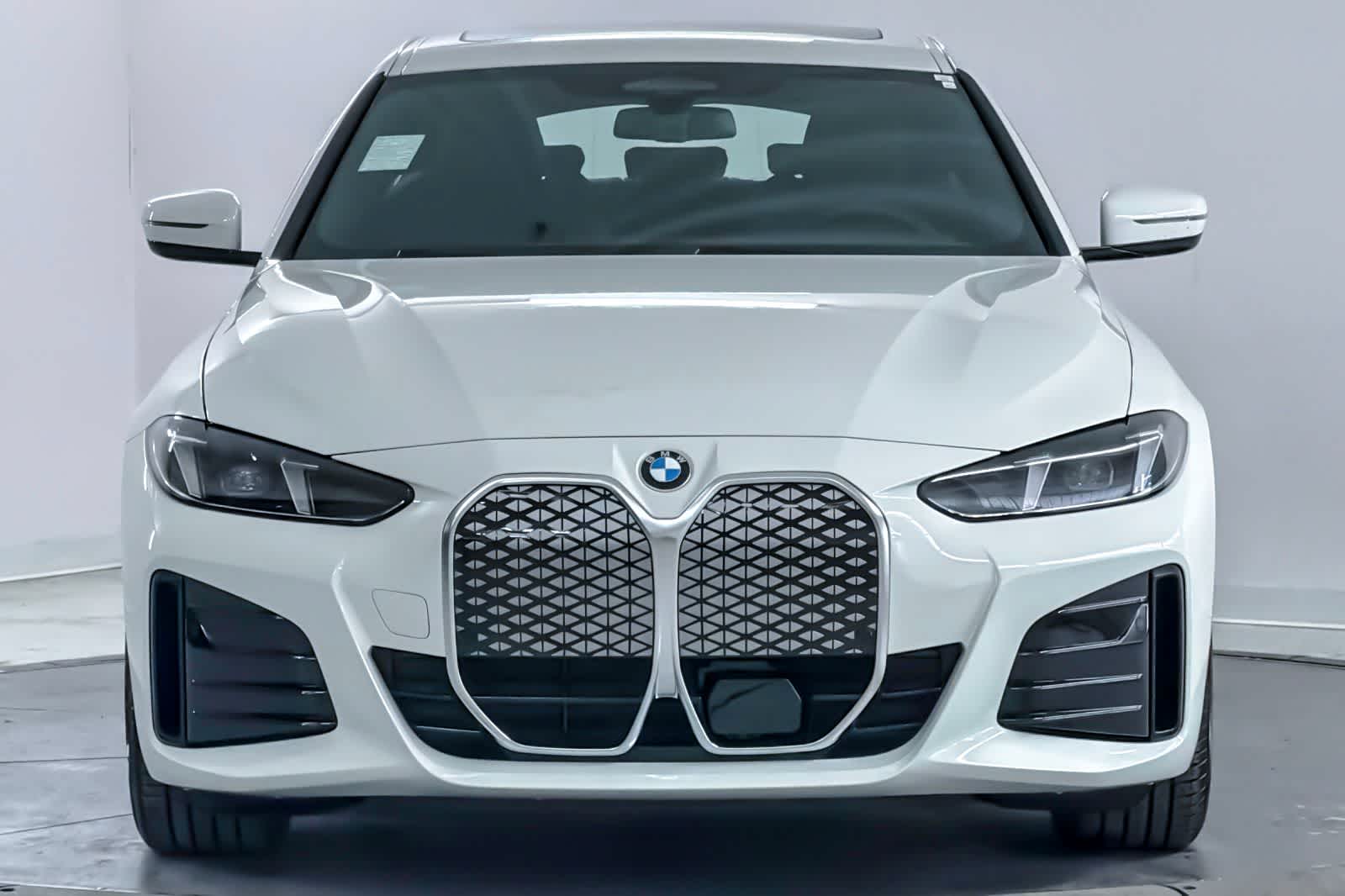 Thumbnail: 2026 BMW i4 - 10