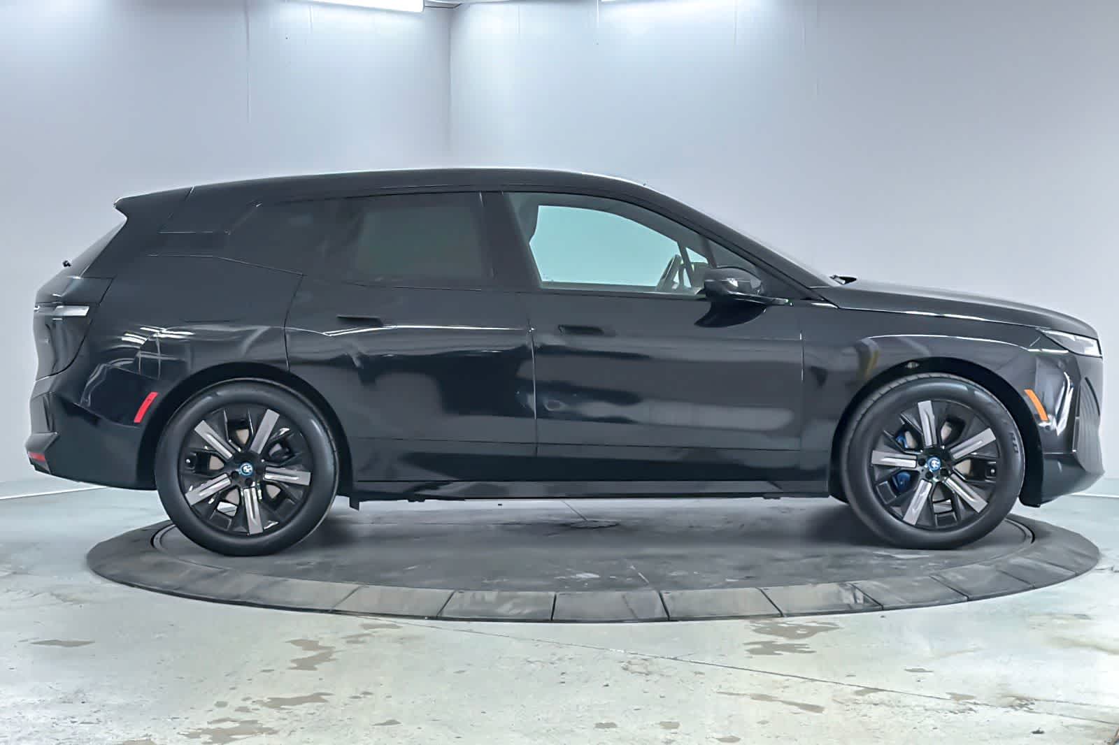 Thumbnail: 2024 BMW iX - 8