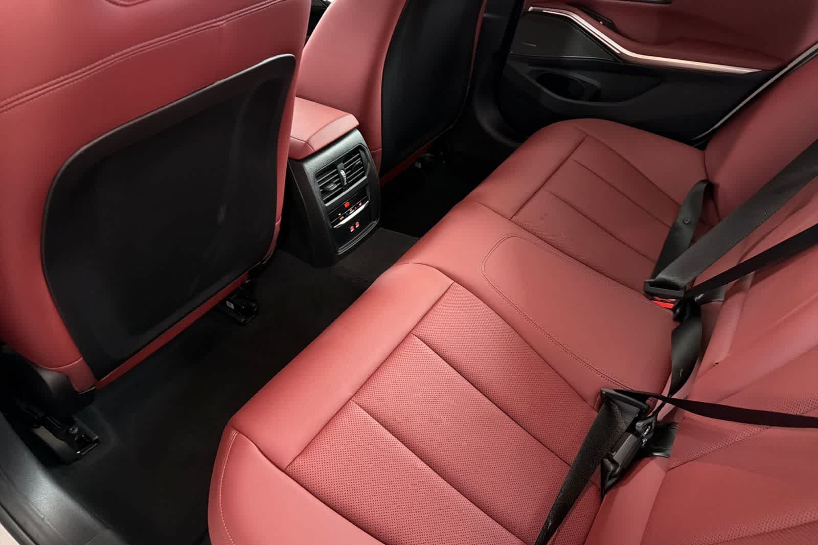 Thumbnail: 2025 BMW 3 Series - 4