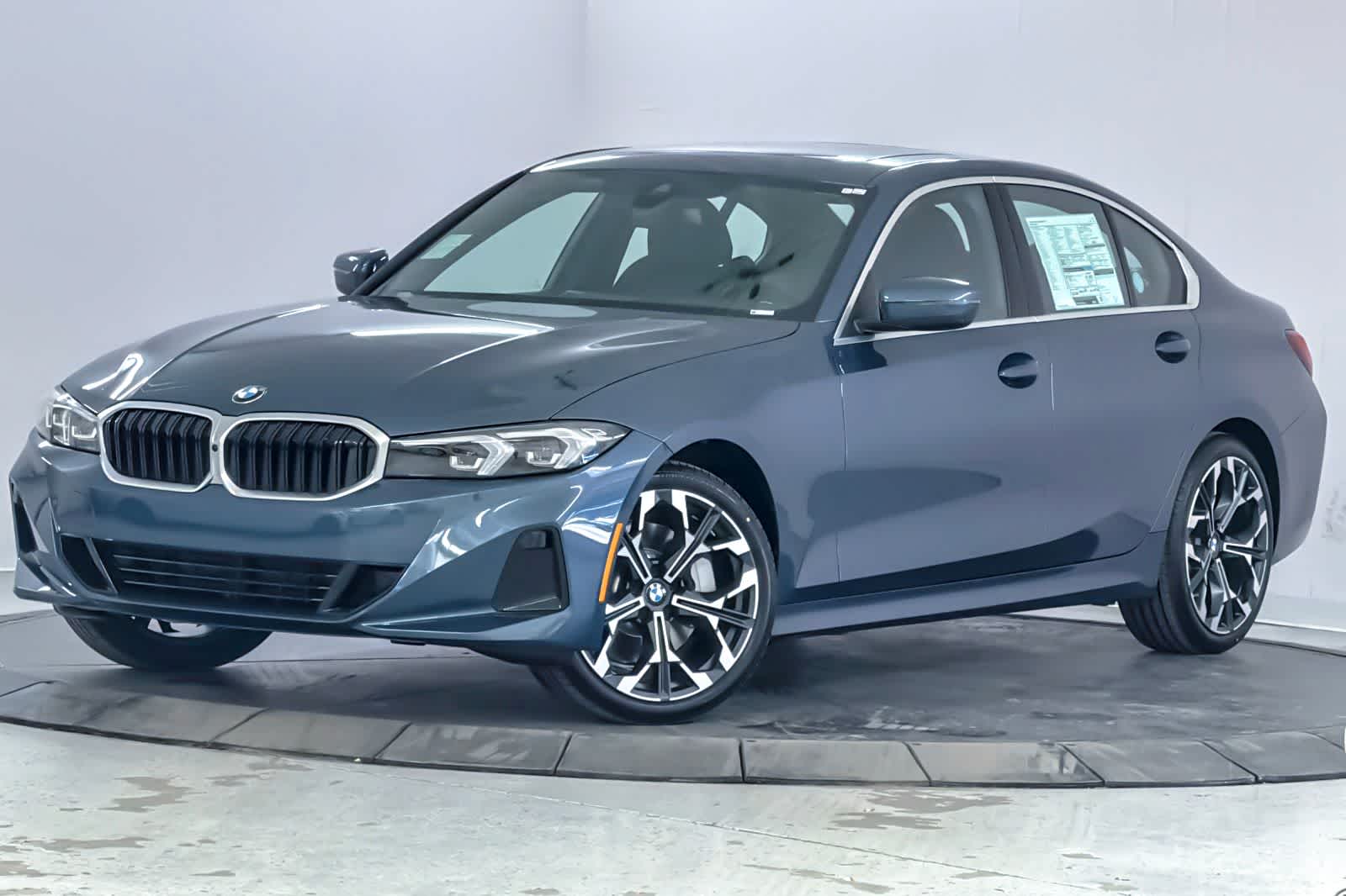 Thumbnail: 2026 BMW 3 Series - 1