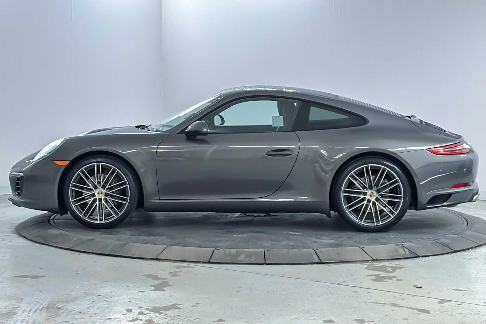 Thumbnail: 2018 Porsche 911 - 5
