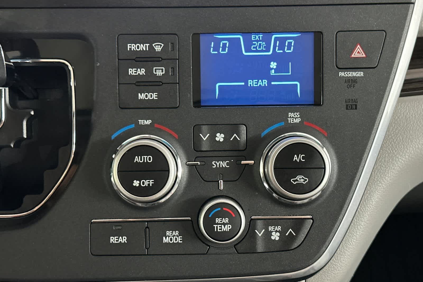 Thumbnail: 2017 Toyota Sienna - 21