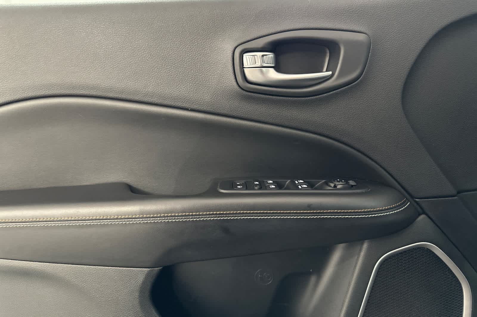 Thumbnail: 2020 Jeep Compass - 12