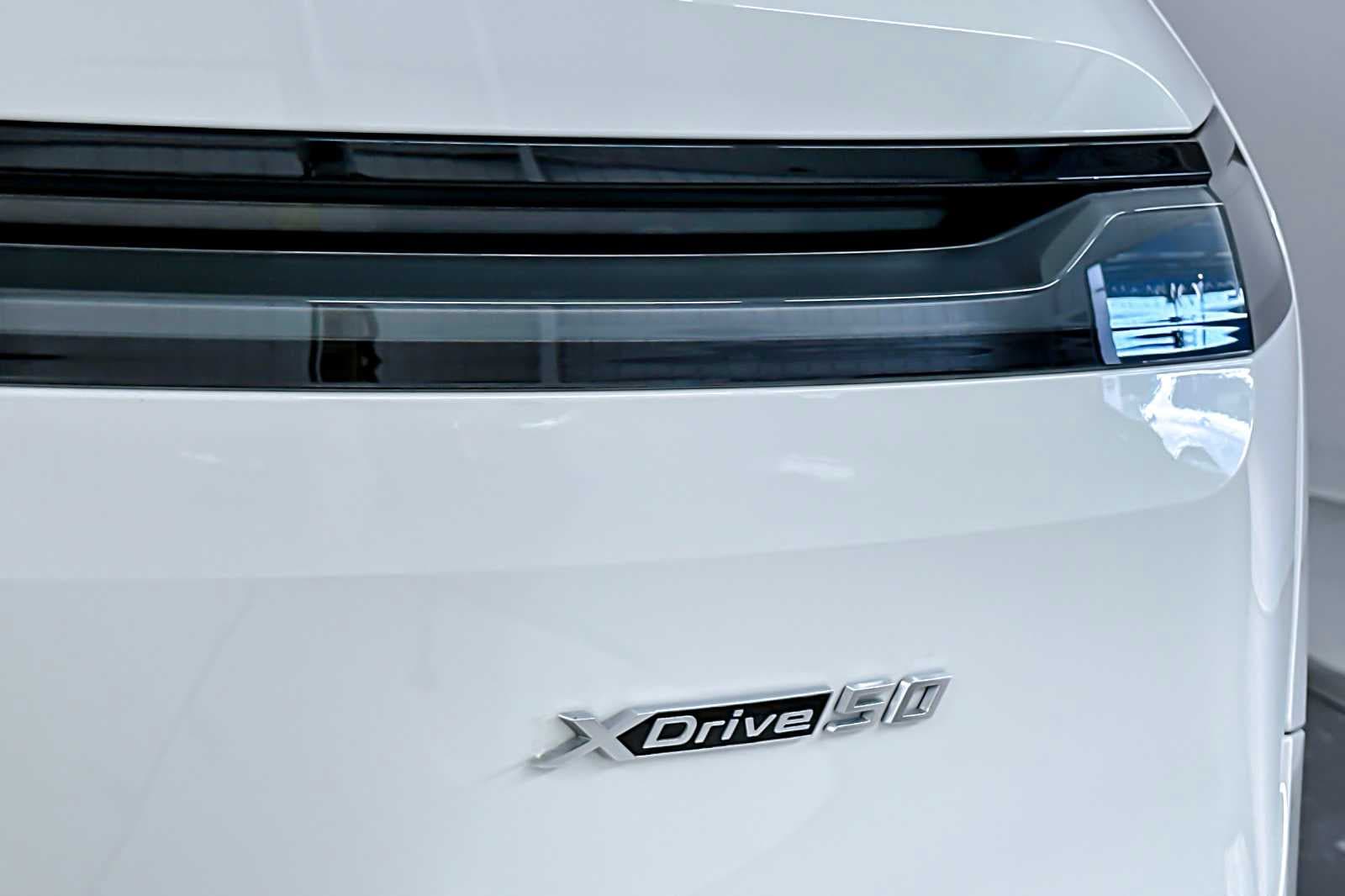 Thumbnail: 2022 BMW iX - 26