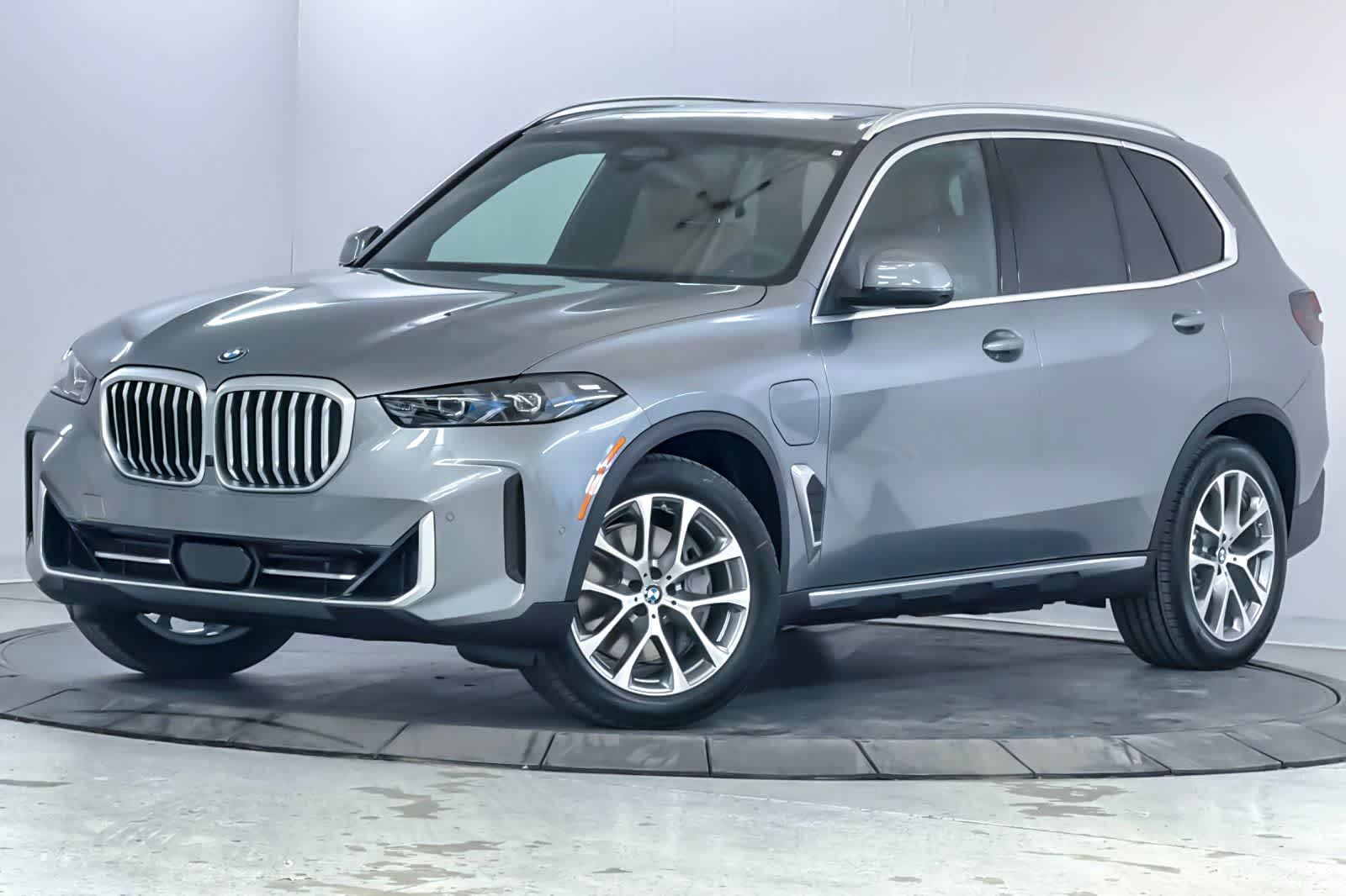 Thumbnail: 2026 BMW X5 - 1