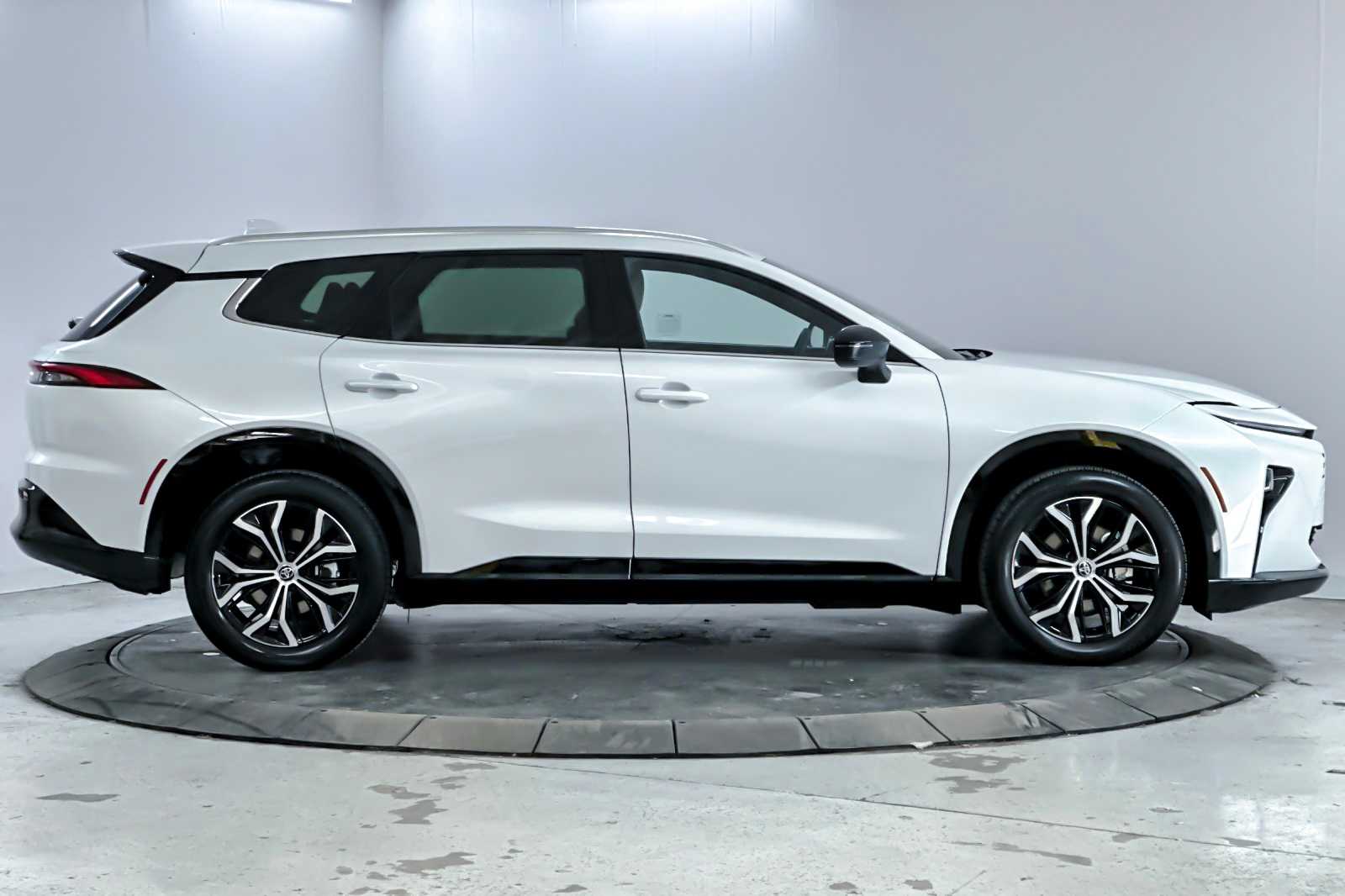 Thumbnail: 2025 Toyota Crown Signia - 8