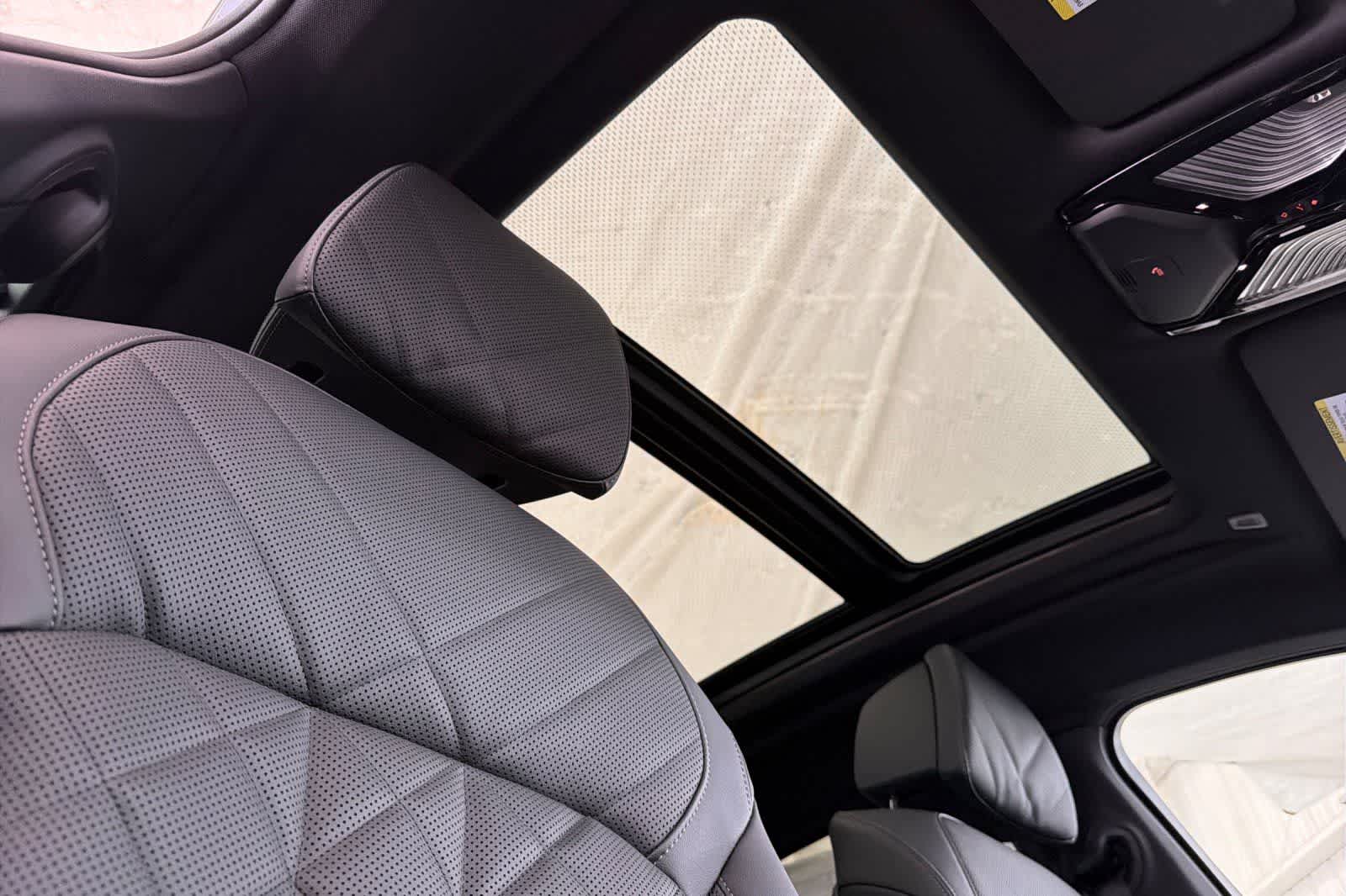 Thumbnail: 2027 BMW X6 - 17
