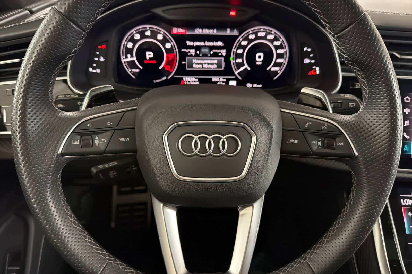 Thumbnail: 2022 Audi RS Q8 - 24