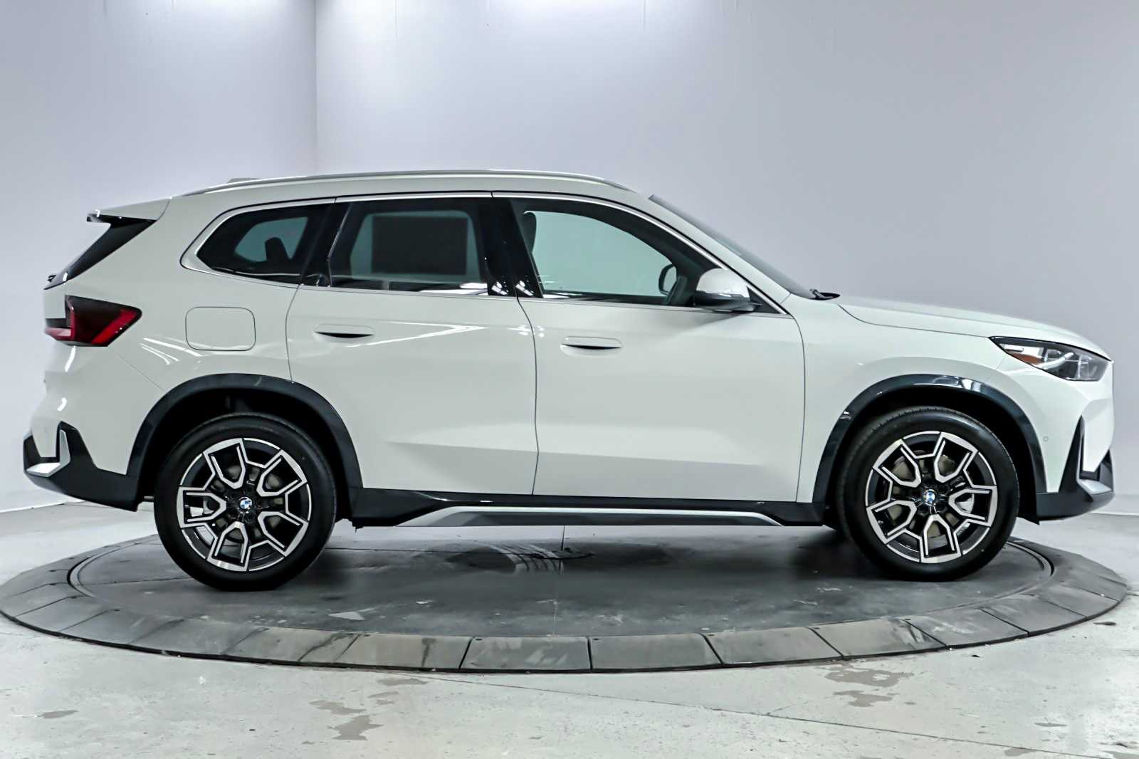 Thumbnail: 2026 BMW X1 - 8