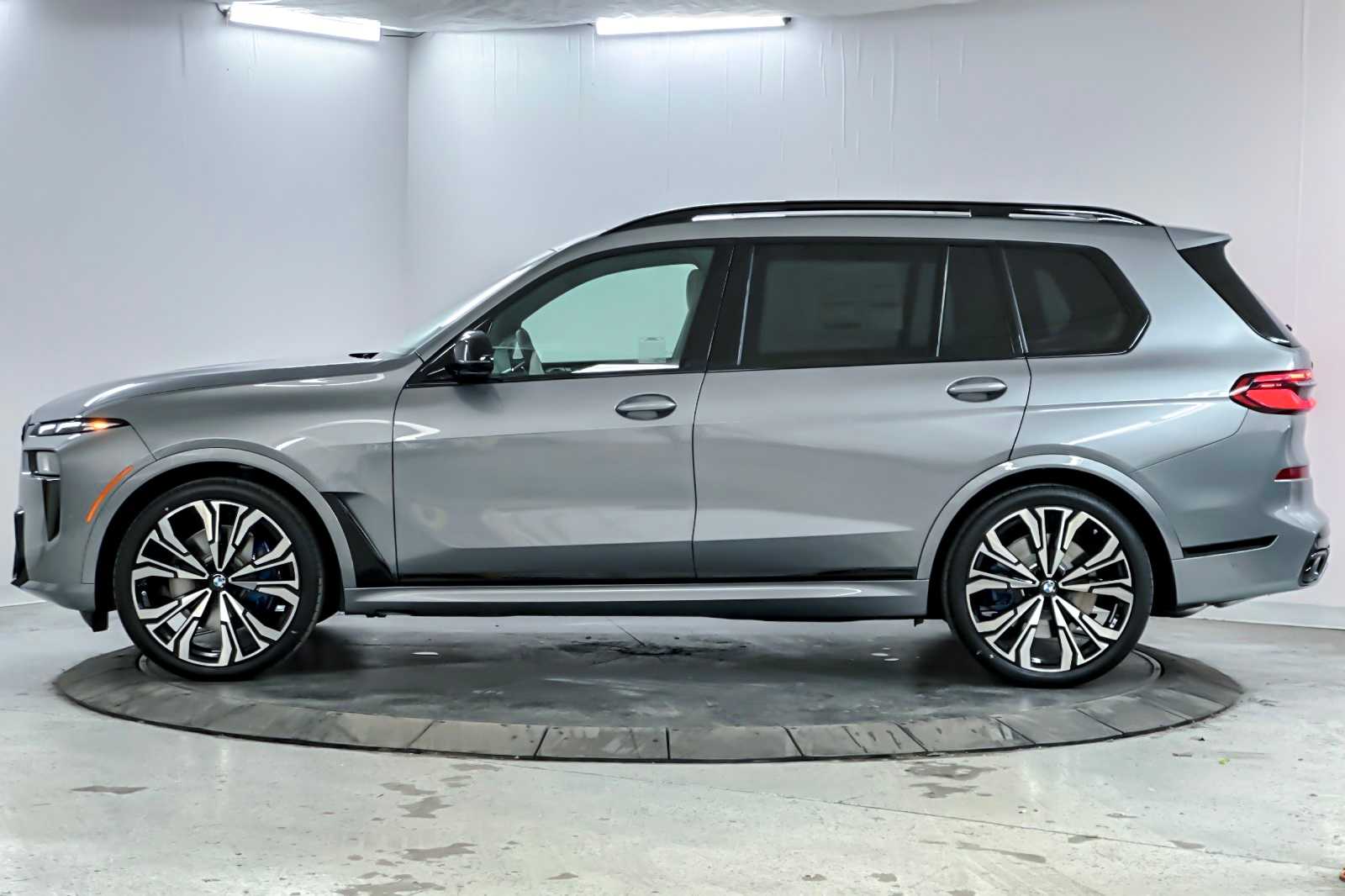 Thumbnail: 2026 BMW X7 - 5