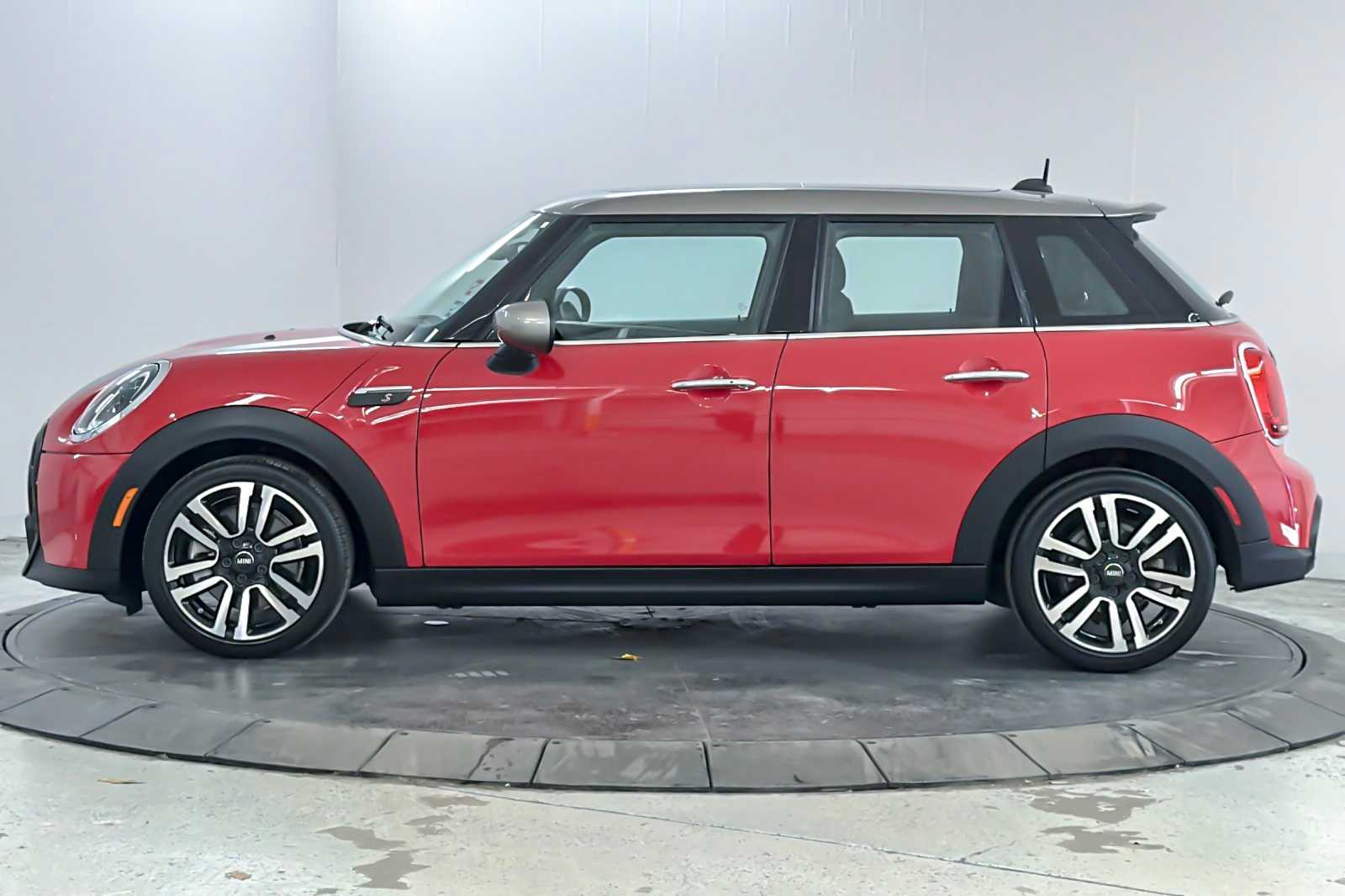 Thumbnail: 2024 MINI Cooper Hardtop - 5