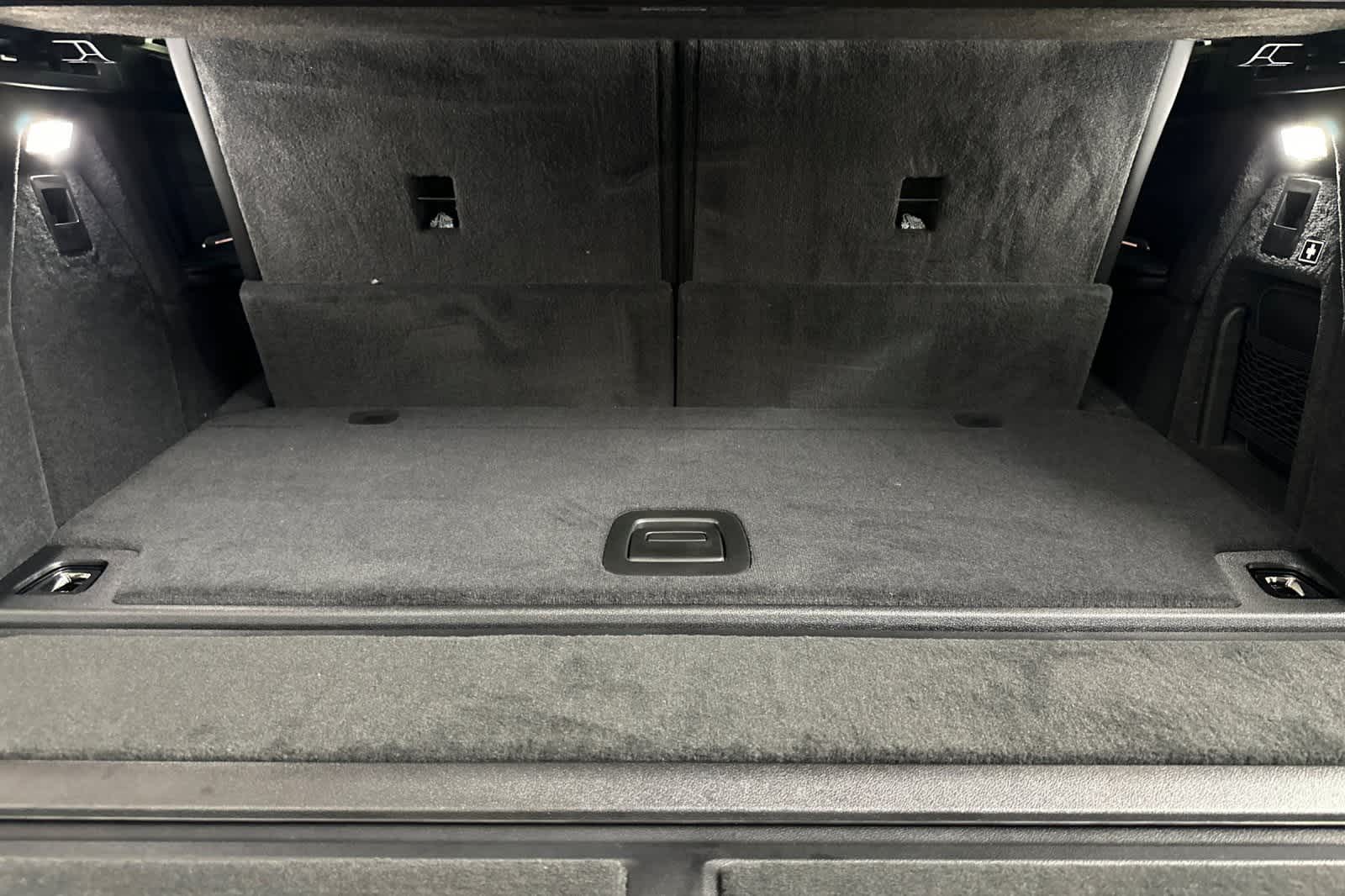 Thumbnail: 2026 BMW X7 - 15