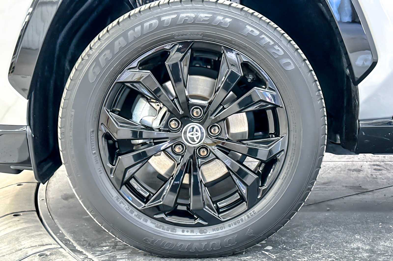 Thumbnail: 2022 Toyota RAV4 - 27