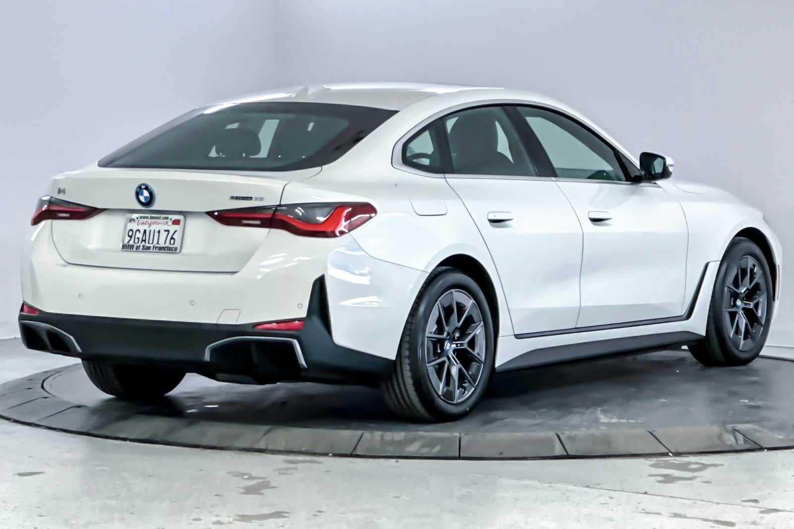 Thumbnail: 2023 BMW i4 - 2