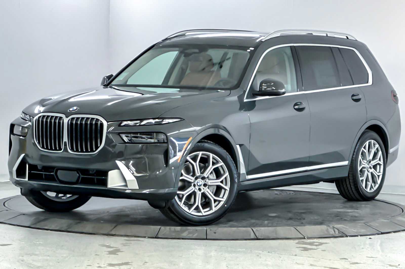Thumbnail: 2026 BMW X7 - 1