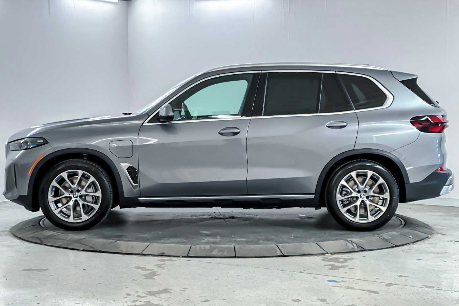 Thumbnail: 2026 BMW X5 - 5