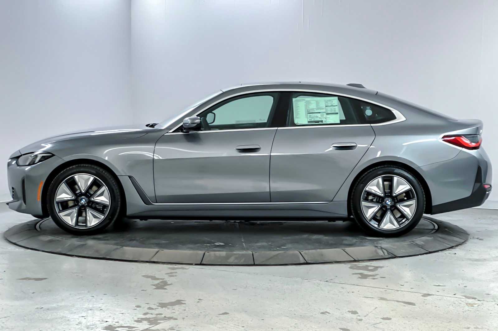 Thumbnail: 2025 BMW i4 - 5