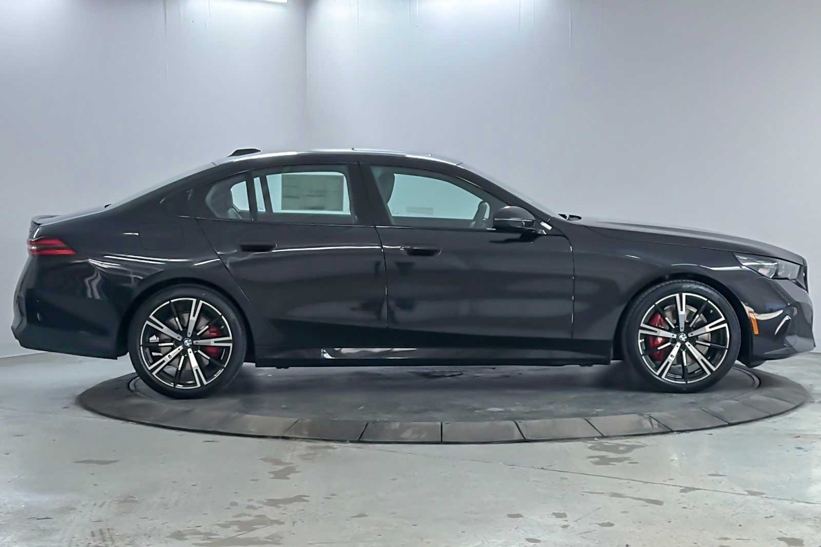 Thumbnail: 2026 BMW 5 Series - 8