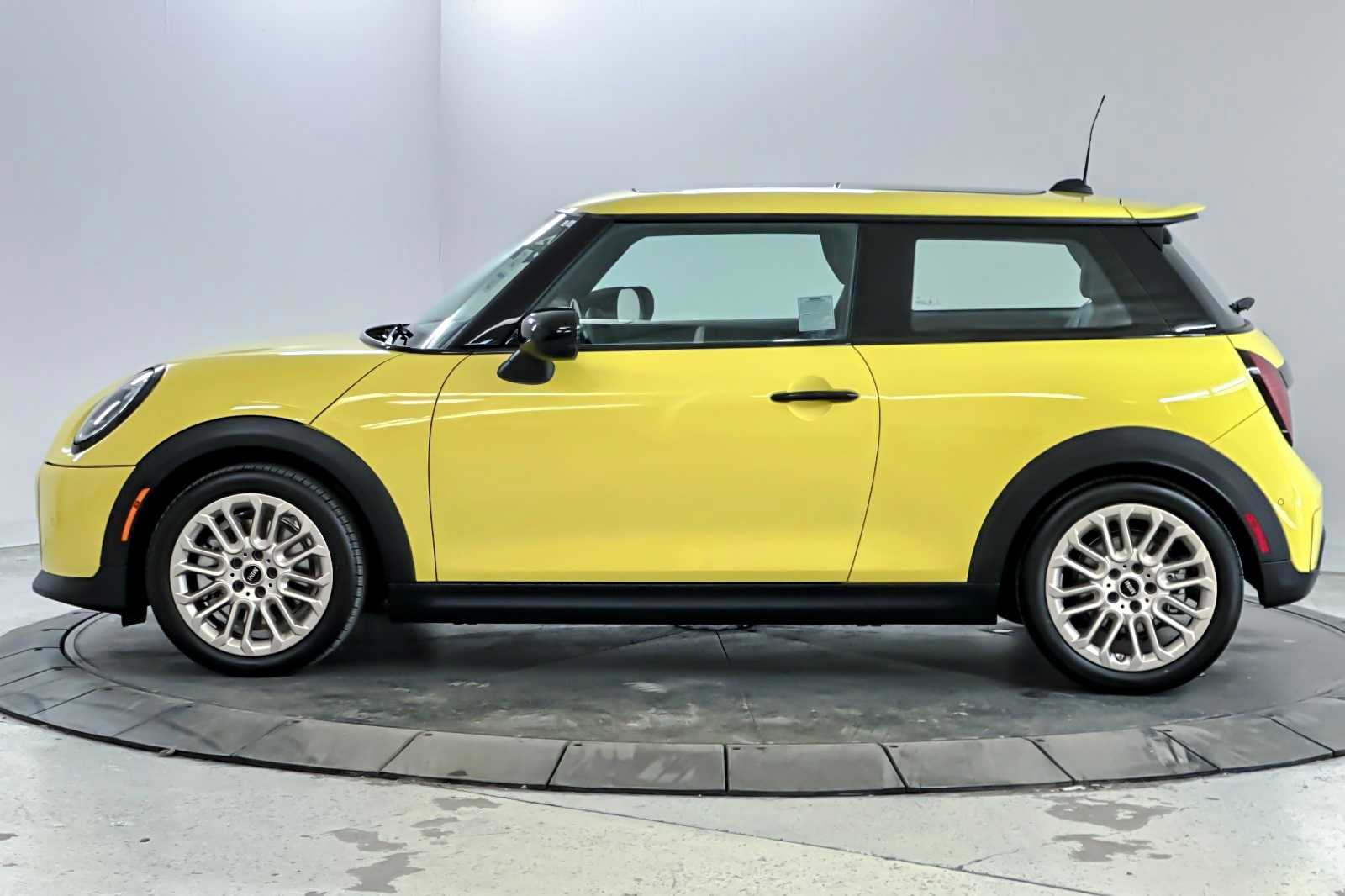 Thumbnail: 2025 MINI Cooper Hardtop - 5