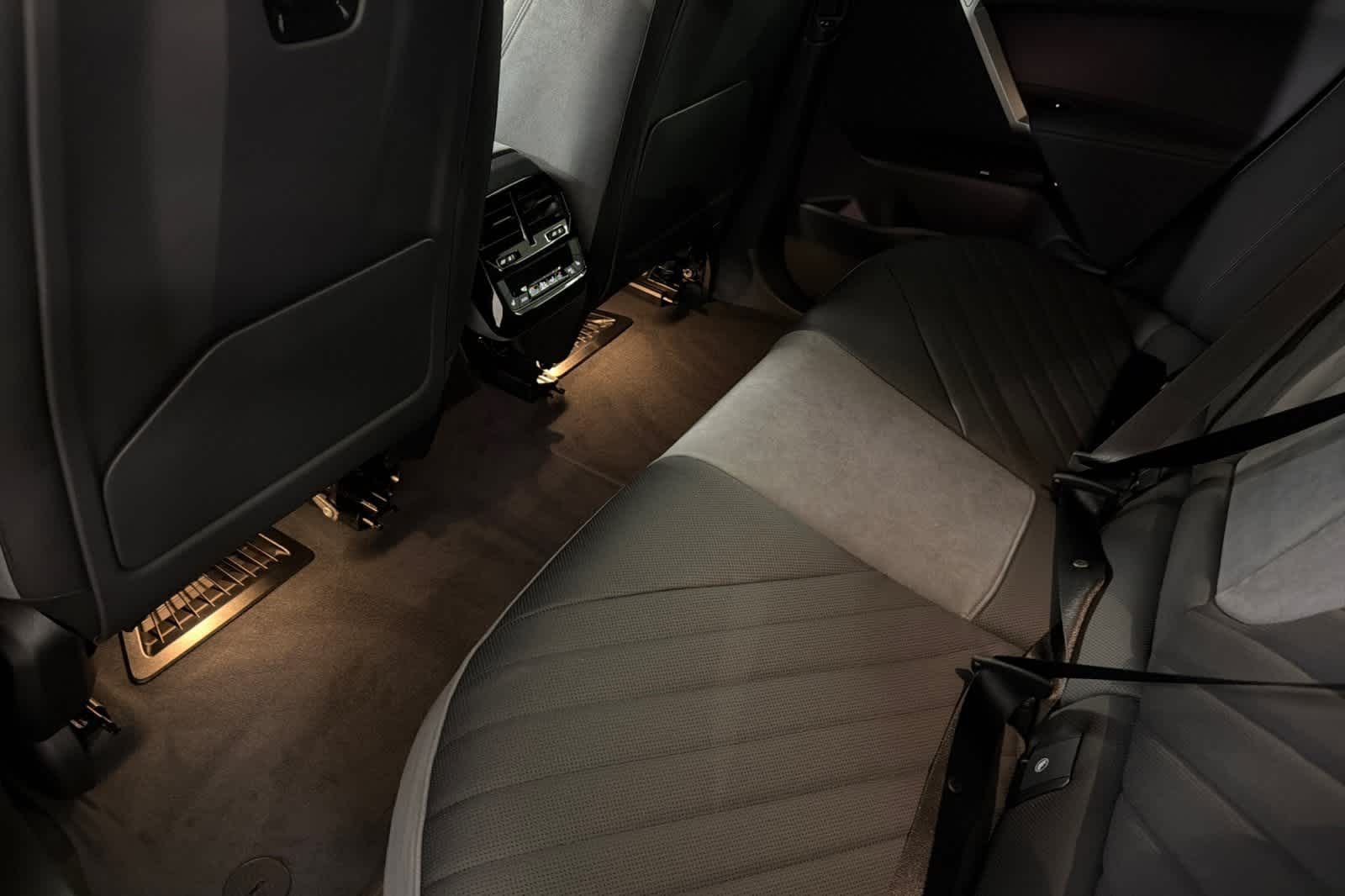 Thumbnail: 2026 BMW iX - 4