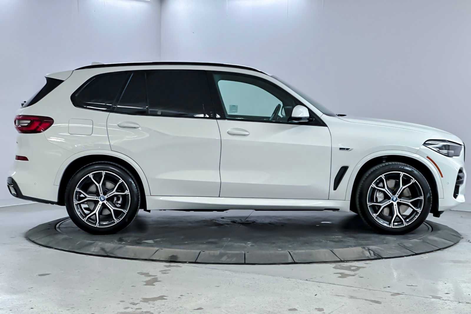 Thumbnail: 2023 BMW X5 - 8