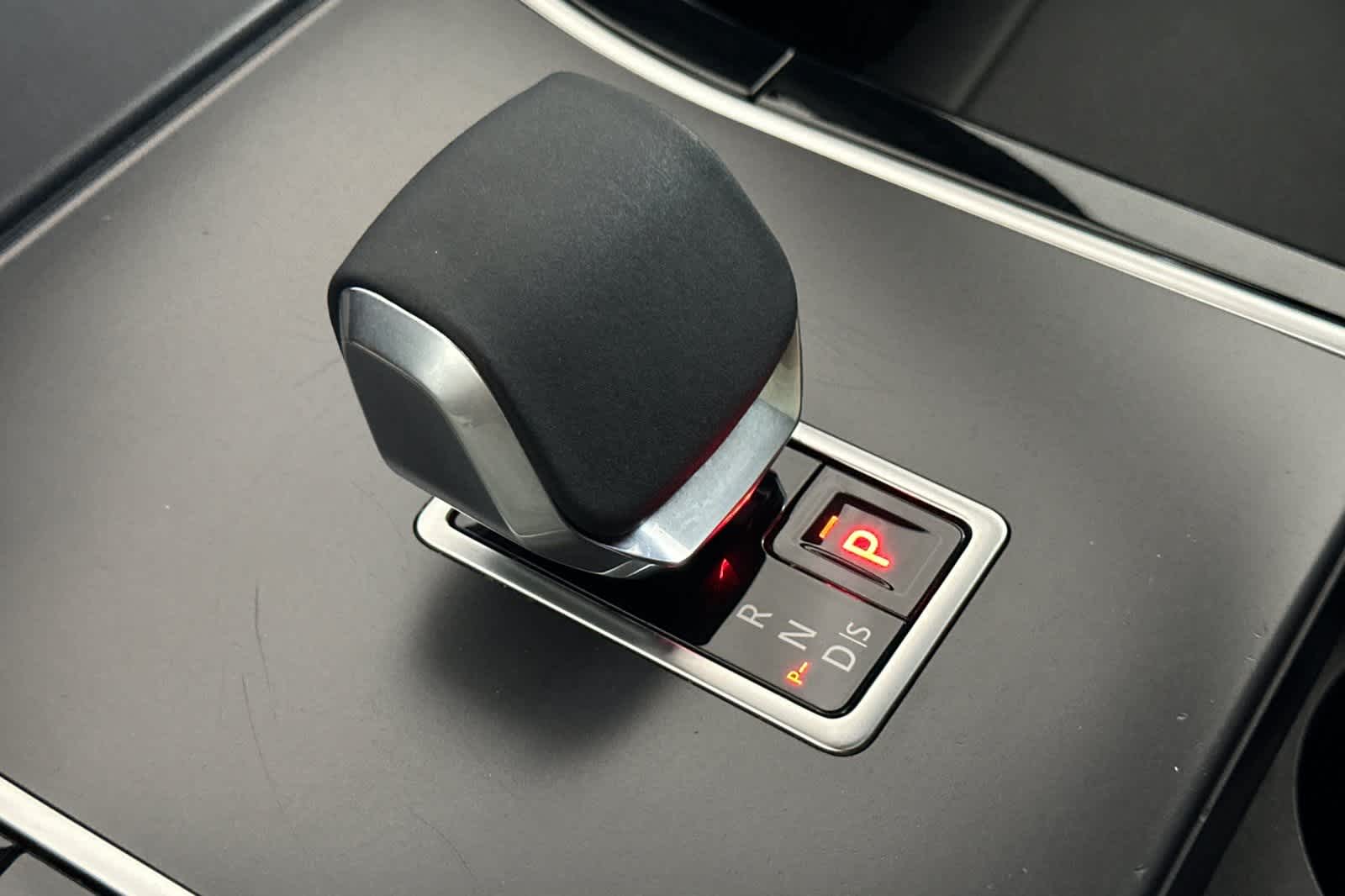 Thumbnail: 2025 Land Rover Range Rover Velar - 22