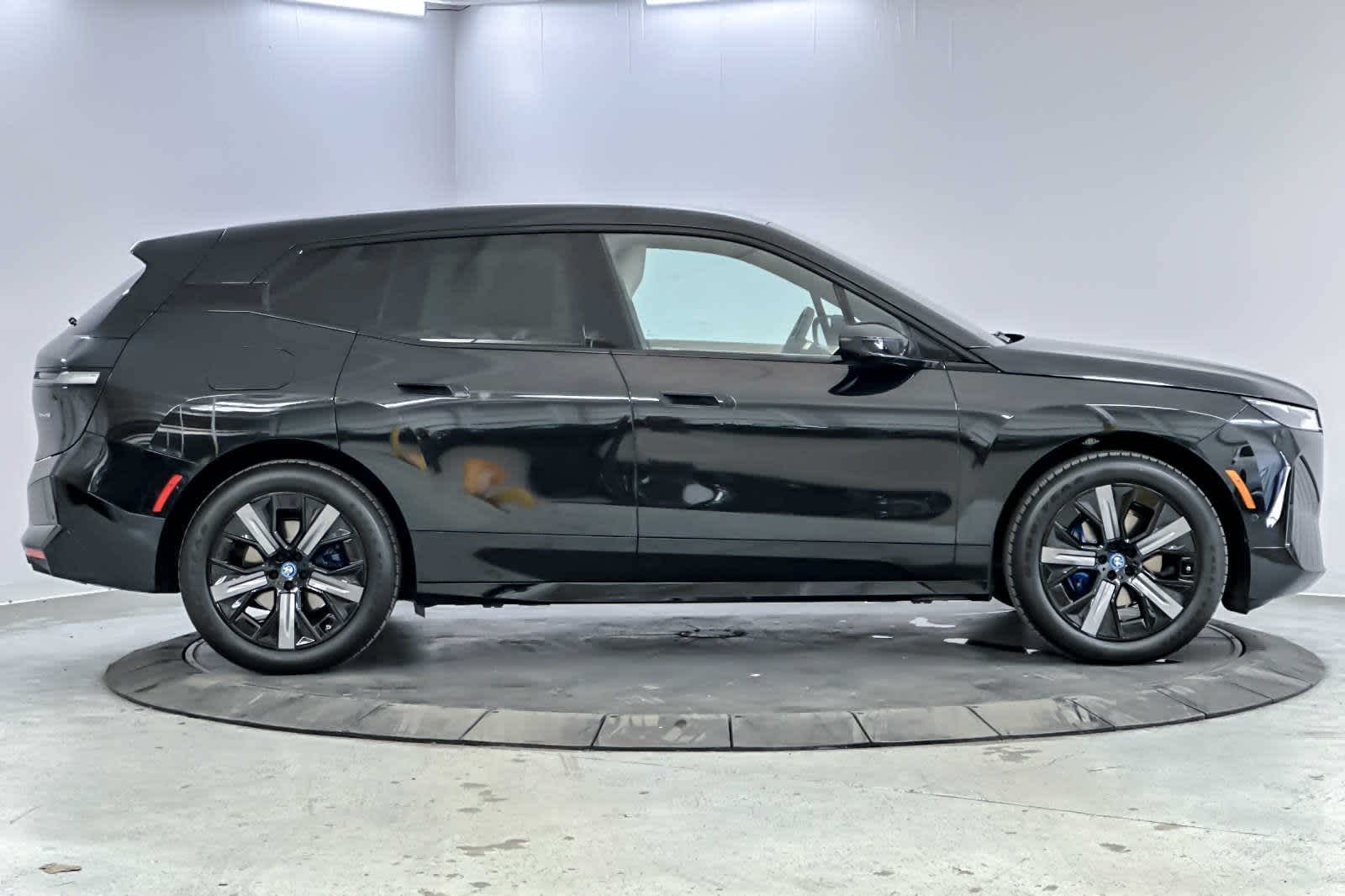 2025 BMW iX xDrive50 8