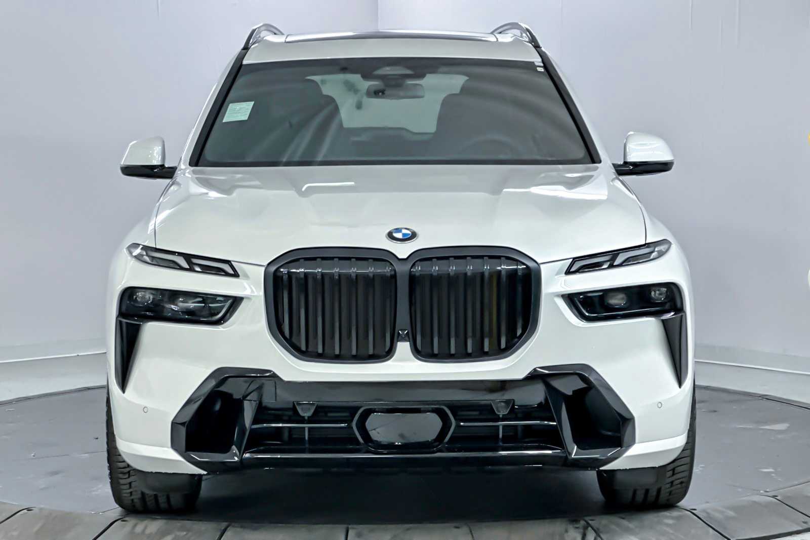 Thumbnail: 2026 BMW X7 - 10