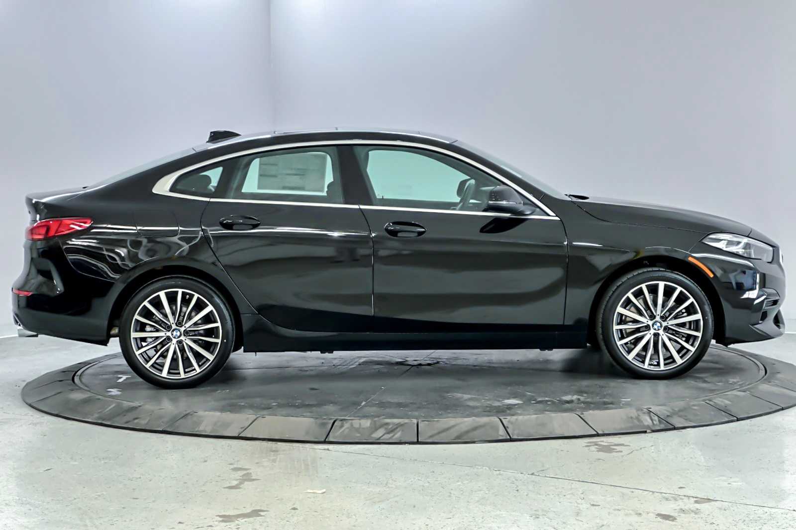 Thumbnail: 2024 BMW 2 Series - 8