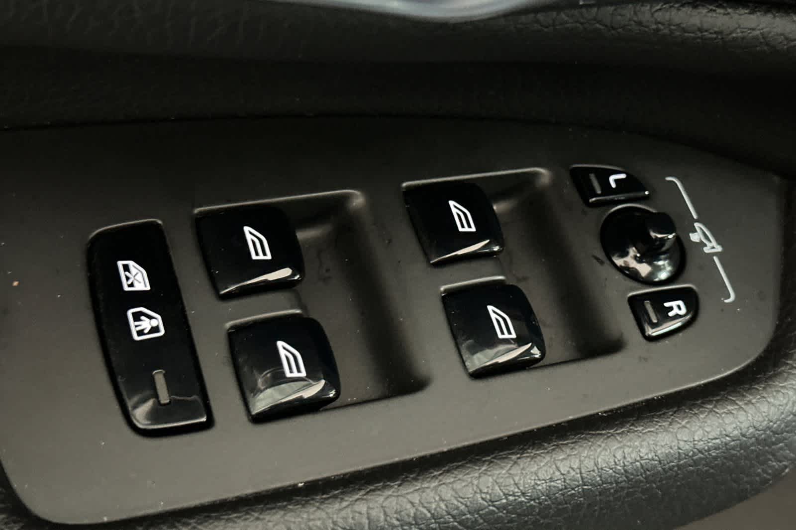 Thumbnail: 2017 Volvo XC90 - 13