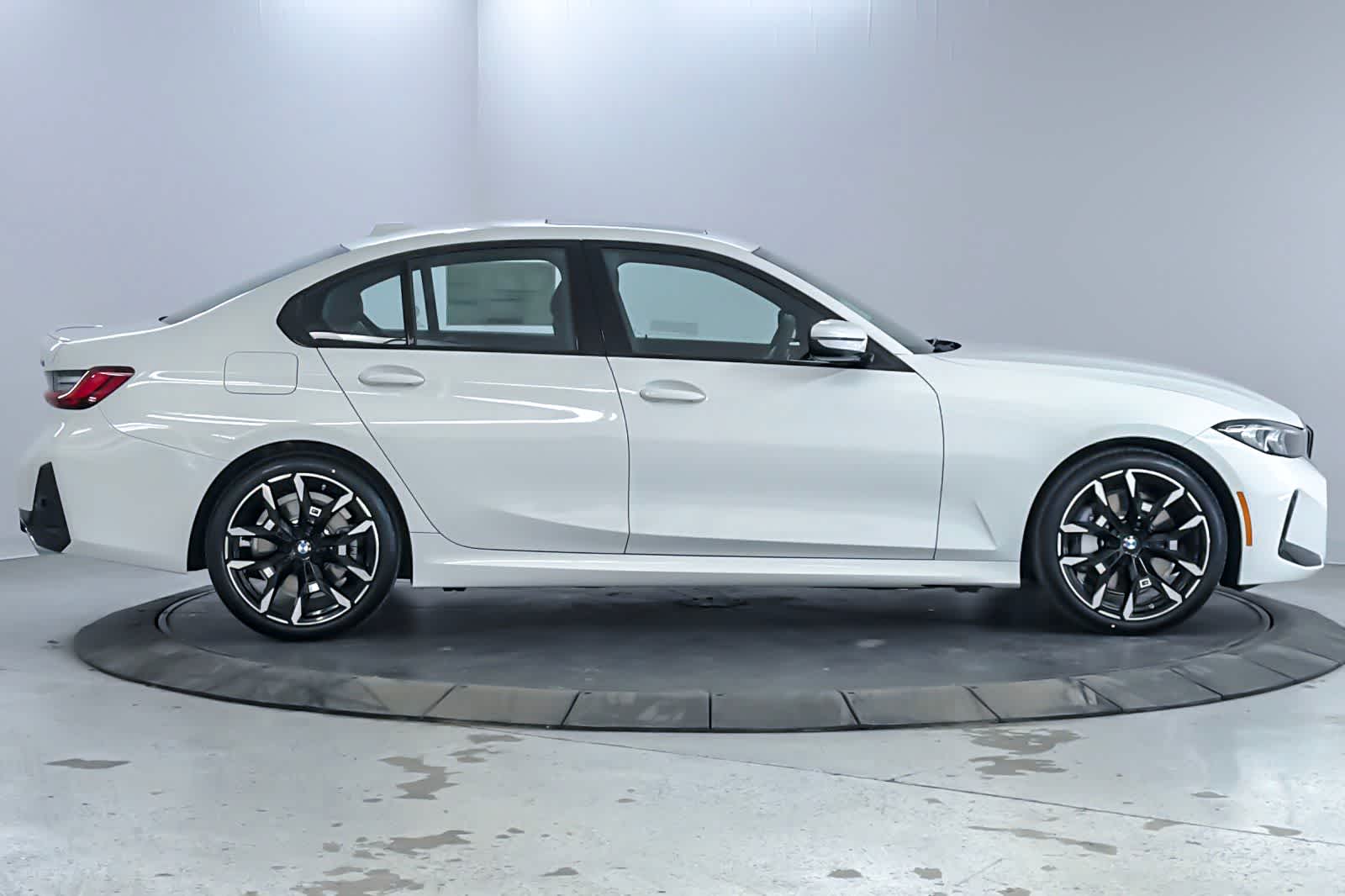 Thumbnail: 2026 BMW 3 Series - 8