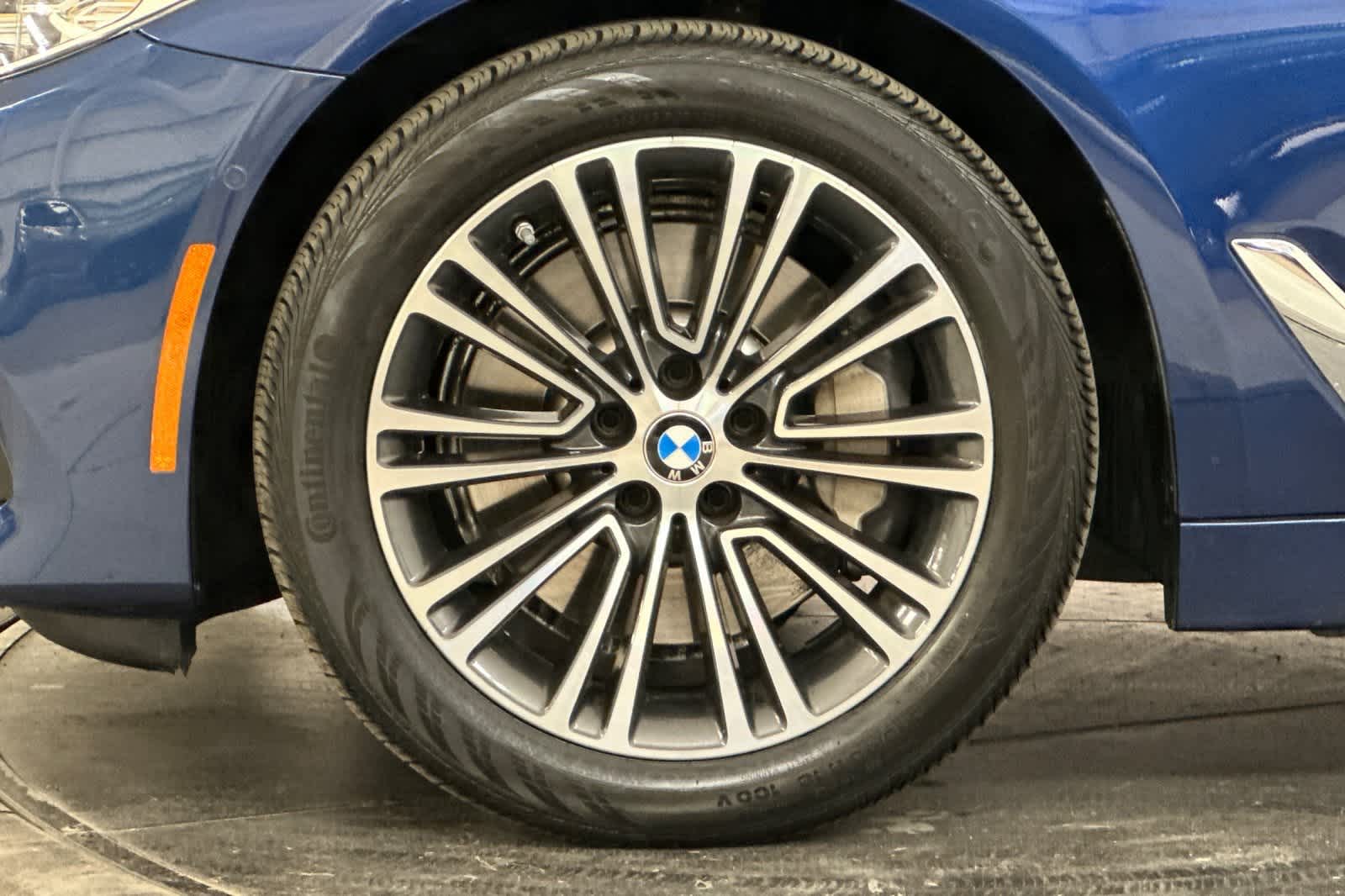 2017 BMW 5 Series 540i 25