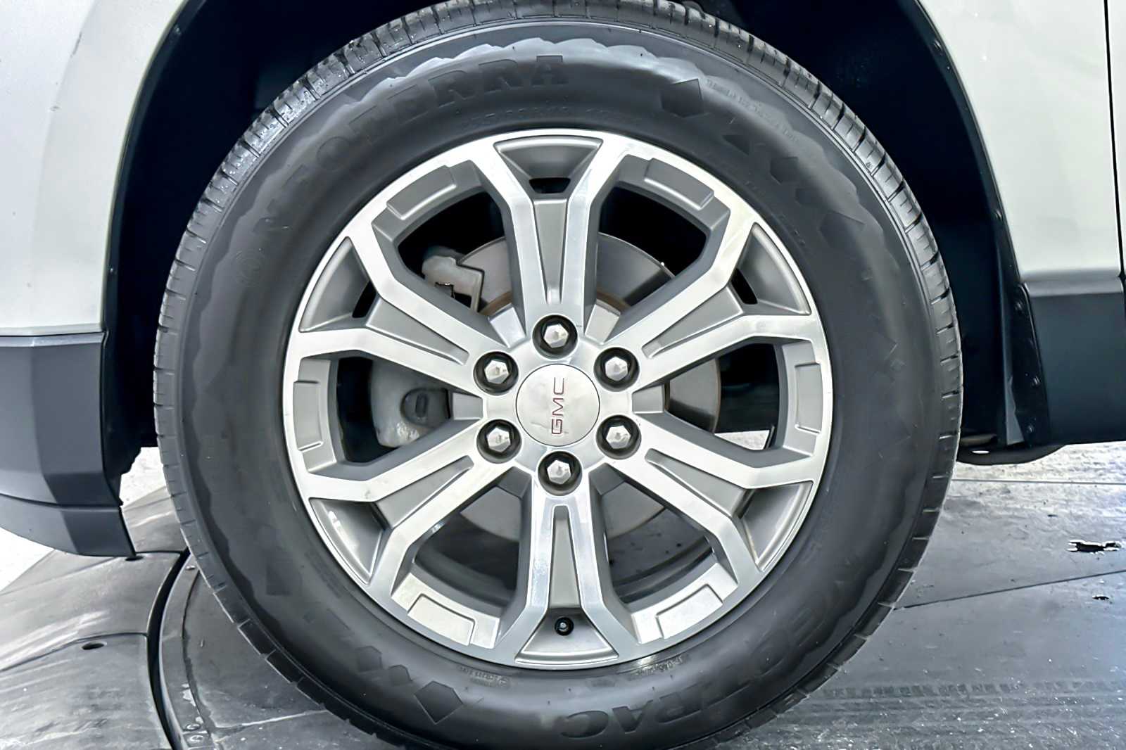 Thumbnail: 2014 GMC Acadia - 25