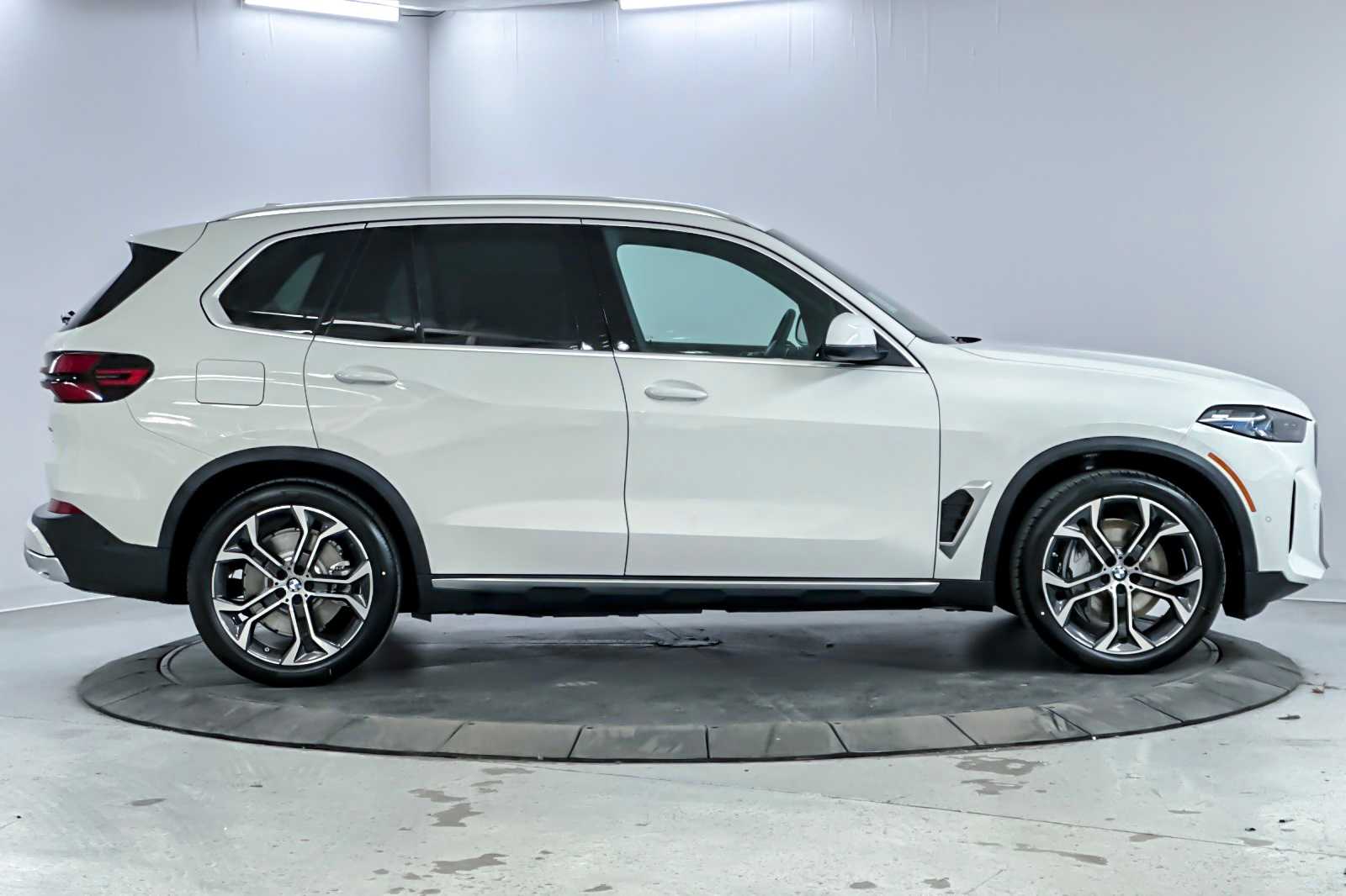 Thumbnail: 2026 BMW X5 - 8