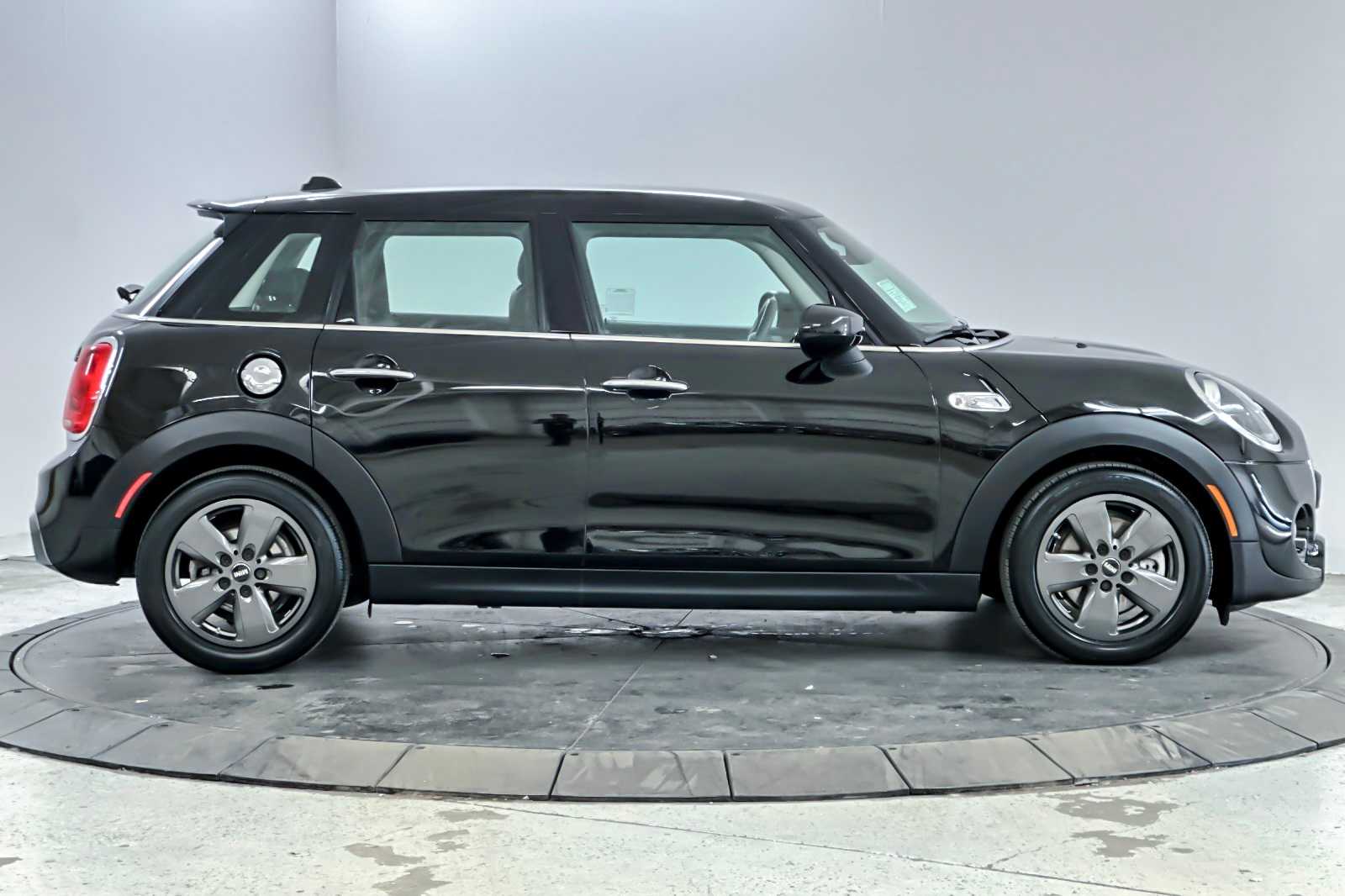 Thumbnail: 2021 MINI Cooper Hardtop - 8
