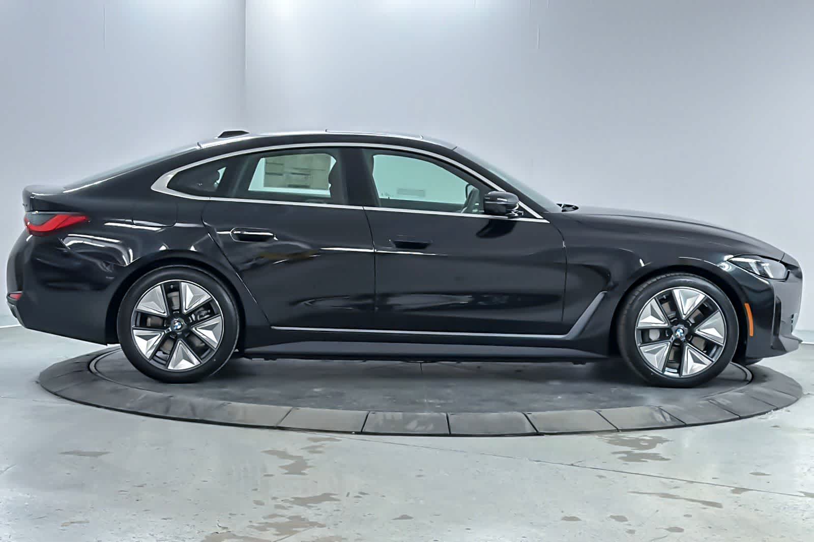 Thumbnail: 2026 BMW i4 - 8