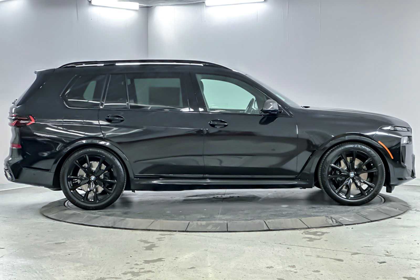 Thumbnail: 2026 BMW X7 - 8