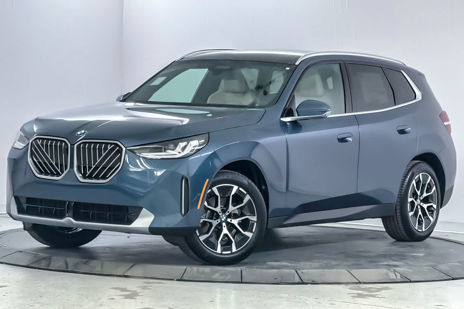 Thumbnail: 2026 BMW X3 - 1
