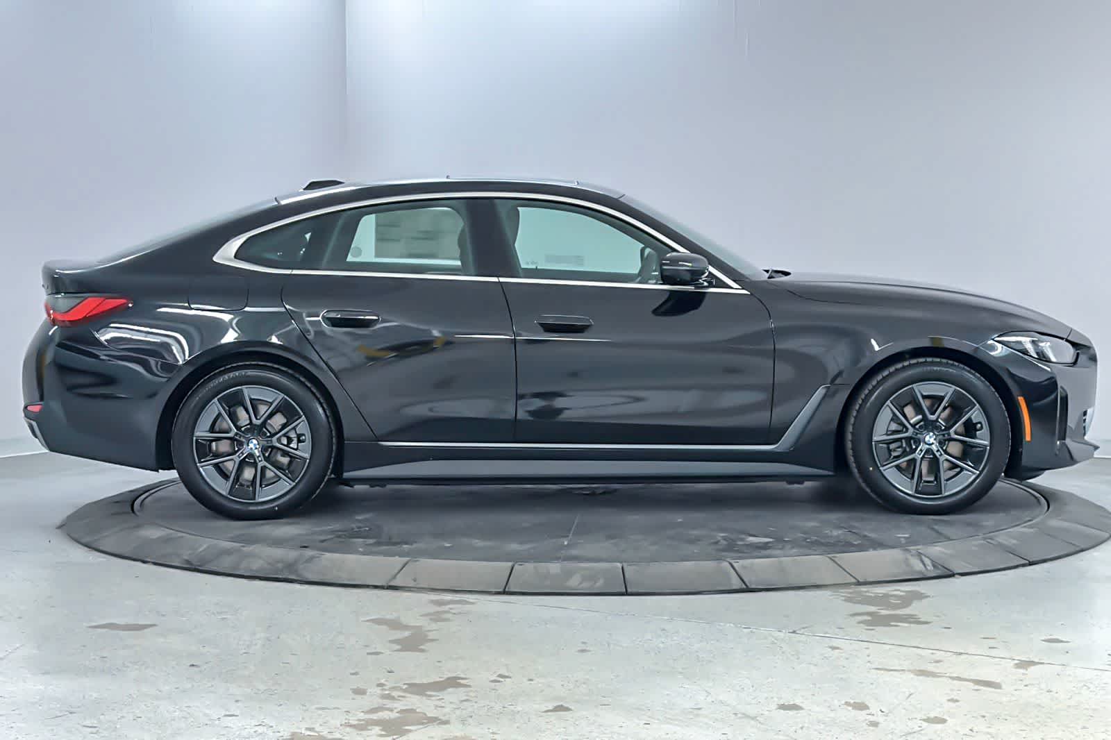 Thumbnail: 2026 BMW i4 - 8