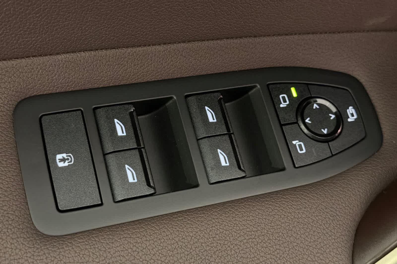 Thumbnail: 2026 BMW iX - 13