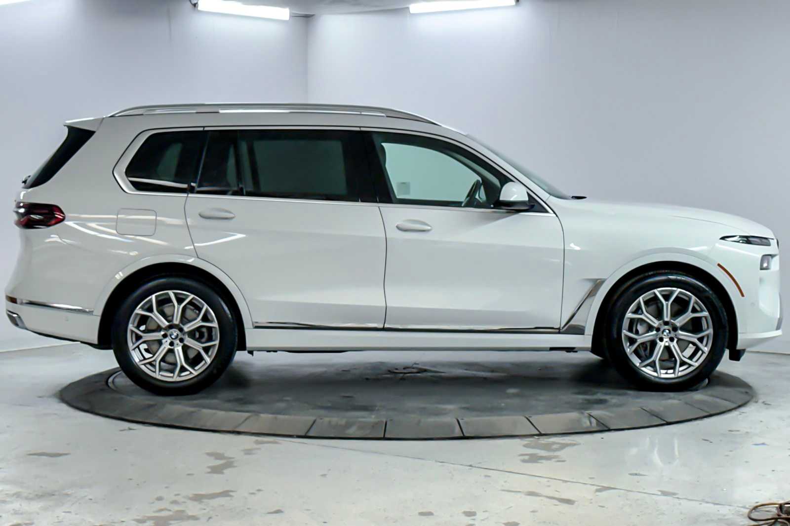 Thumbnail: 2026 BMW X7 - 8