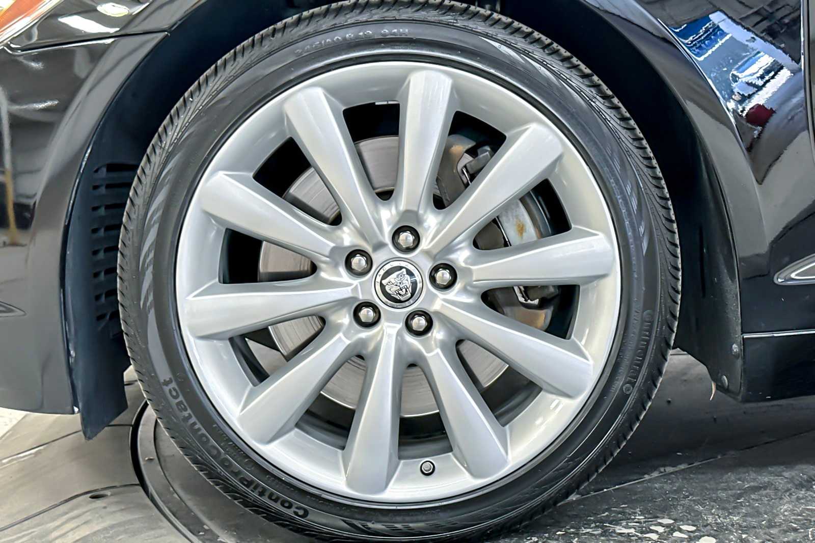 Thumbnail: 2011 Jaguar XF - 26
