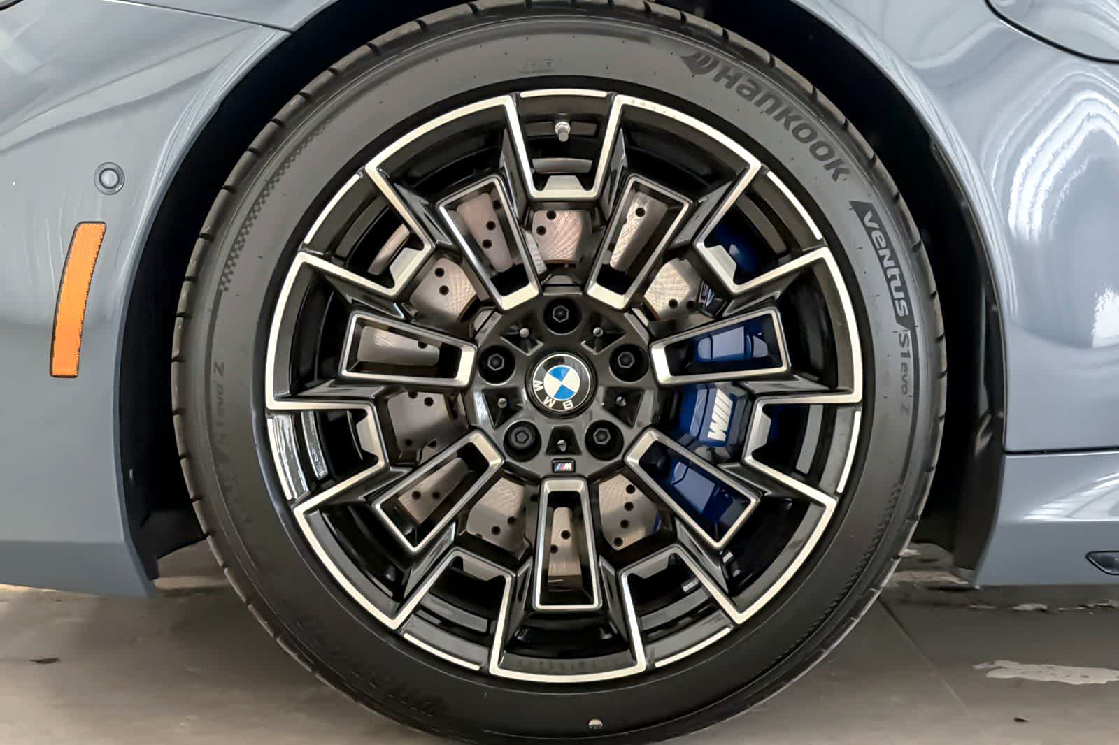 Thumbnail: 2026 BMW M5 - 24