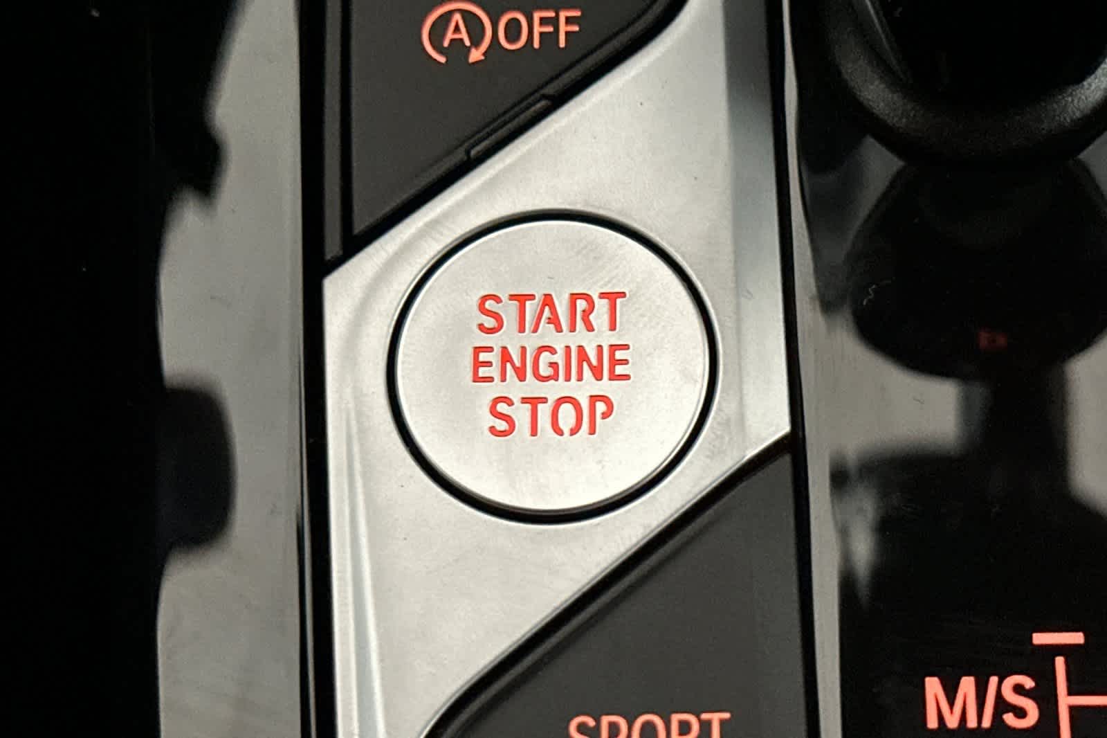 Thumbnail: 2025 BMW X4 - 23