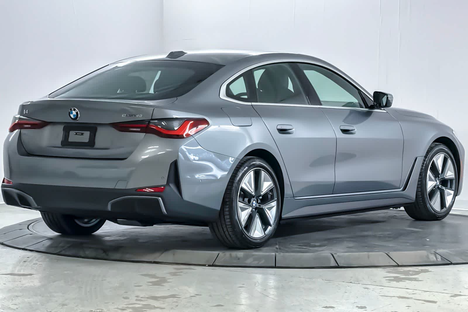Thumbnail: 2026 BMW i4 - 2